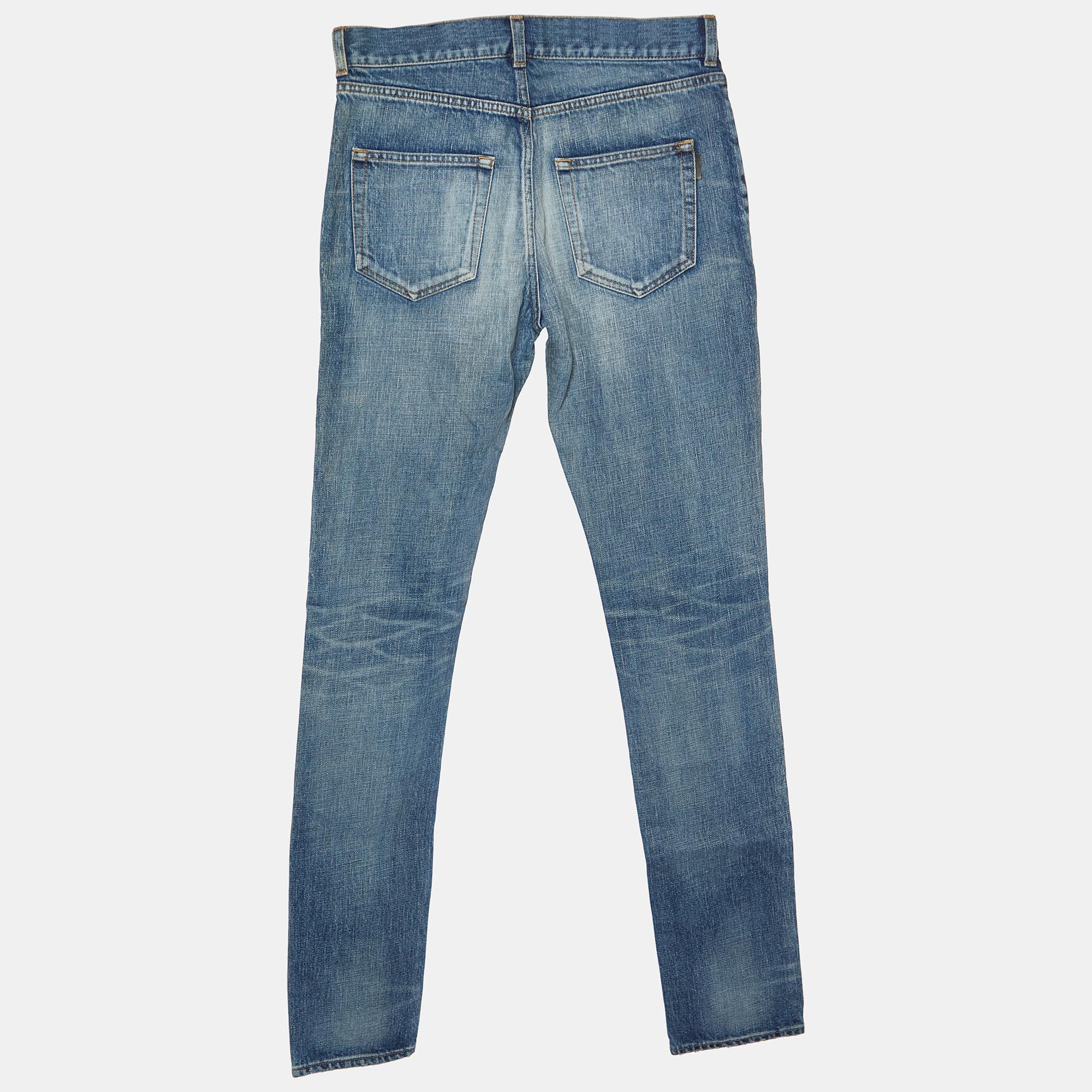 Ein gutes Paar Jeans macht den Kleiderschrank immer komplett. Diese Jeans von Saint Laurent ist so gekonnt und schwungvoll geschnitten, dass sie im Handumdrehen zu Ihrem Lieblingsstück wird. Sie ist aus hochwertigem Stoff geschneidert und hat eine