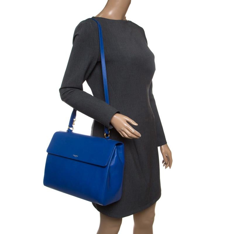 Whether it is your Monday meeting or an off-duty outing with friends, Moujik top handle bag is a splendid pick for any occasion. This blue bag beautifully embodies the spirit of extravagance and feminity that this luxury brand carries. From the