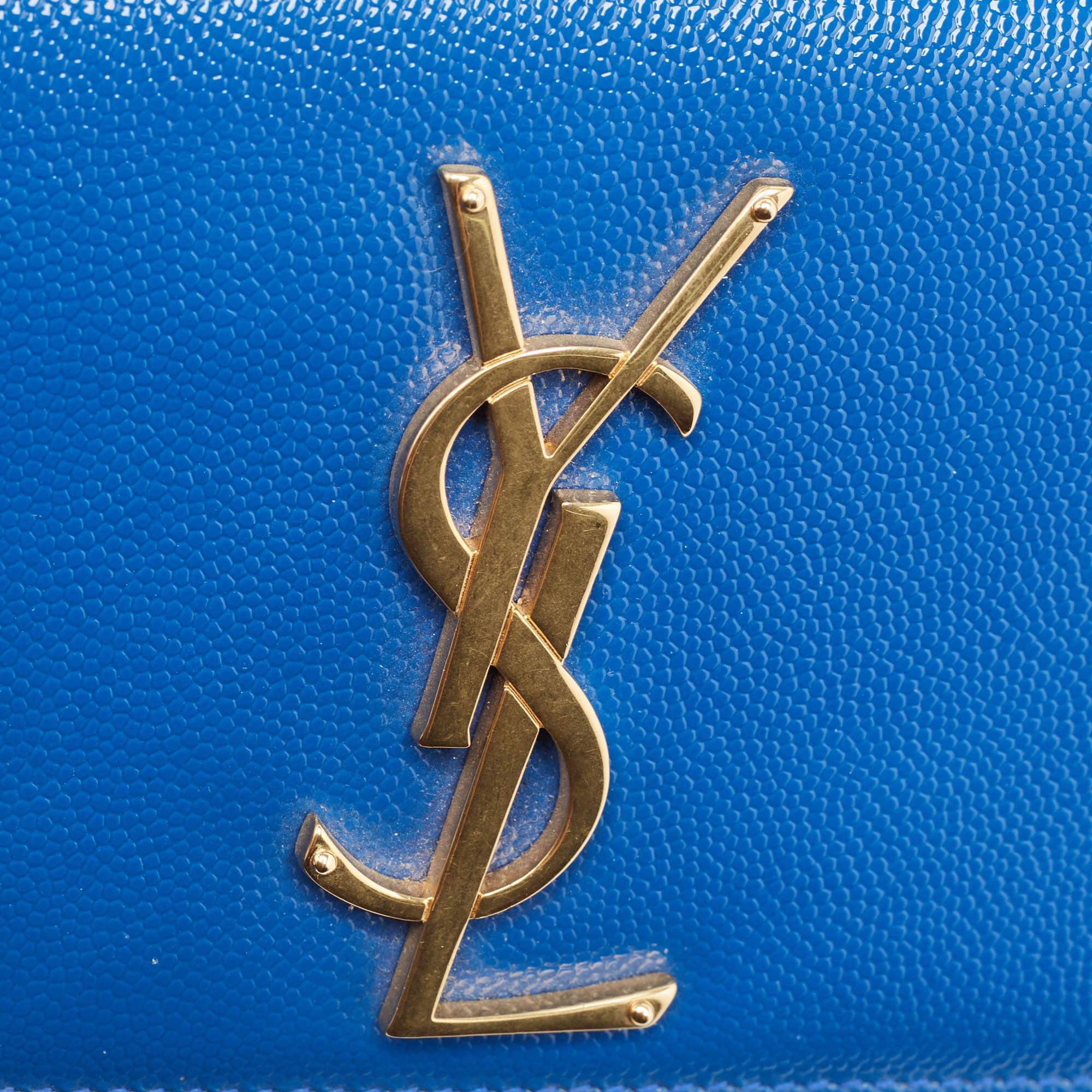 Saint Laurent Blaue Leder-Umhängetasche mit Monogramm Kate Kette im Angebot 3