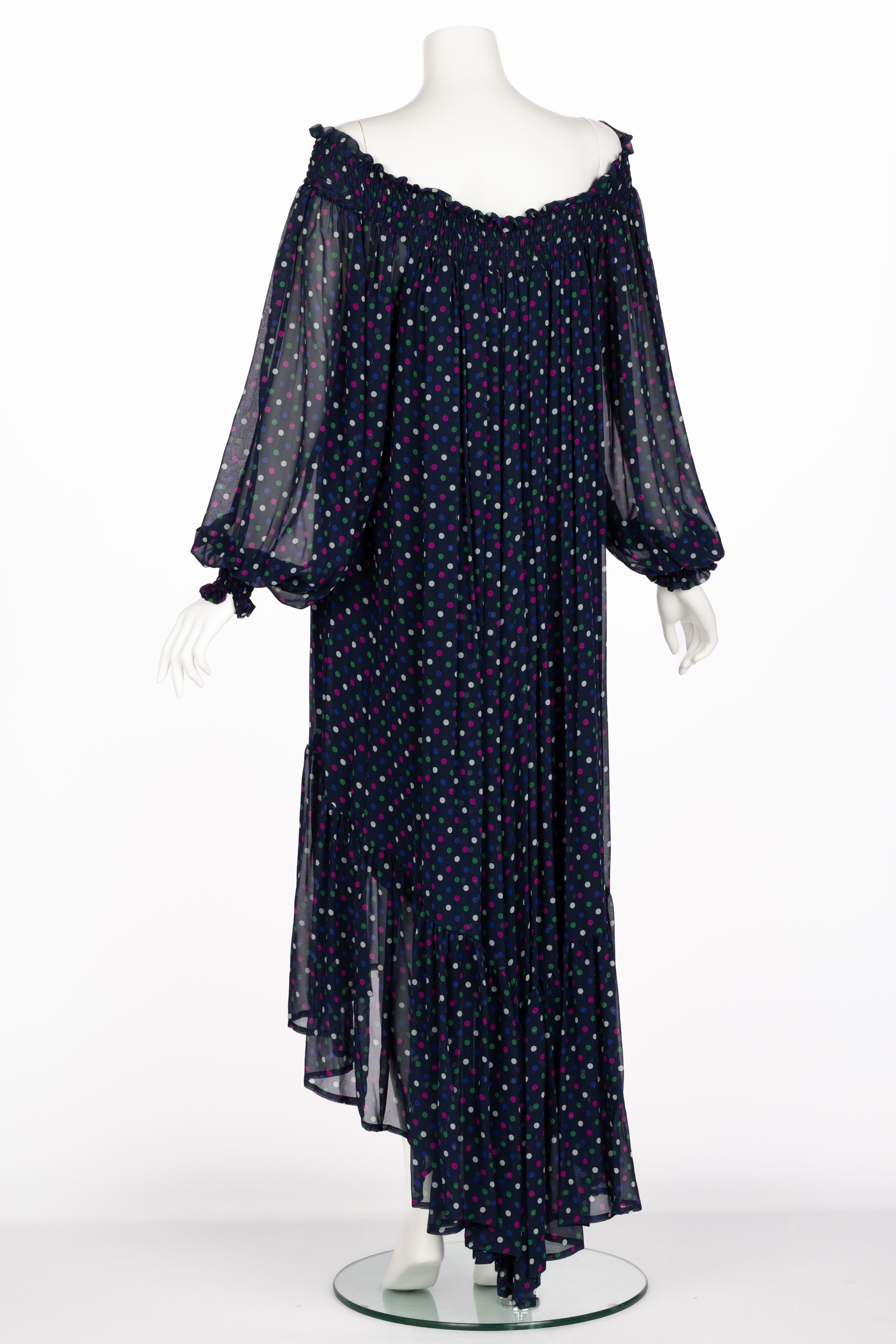 Saint Laurent Vestido de seda de lunares azules sin hombros YSL años 70 en venta 8