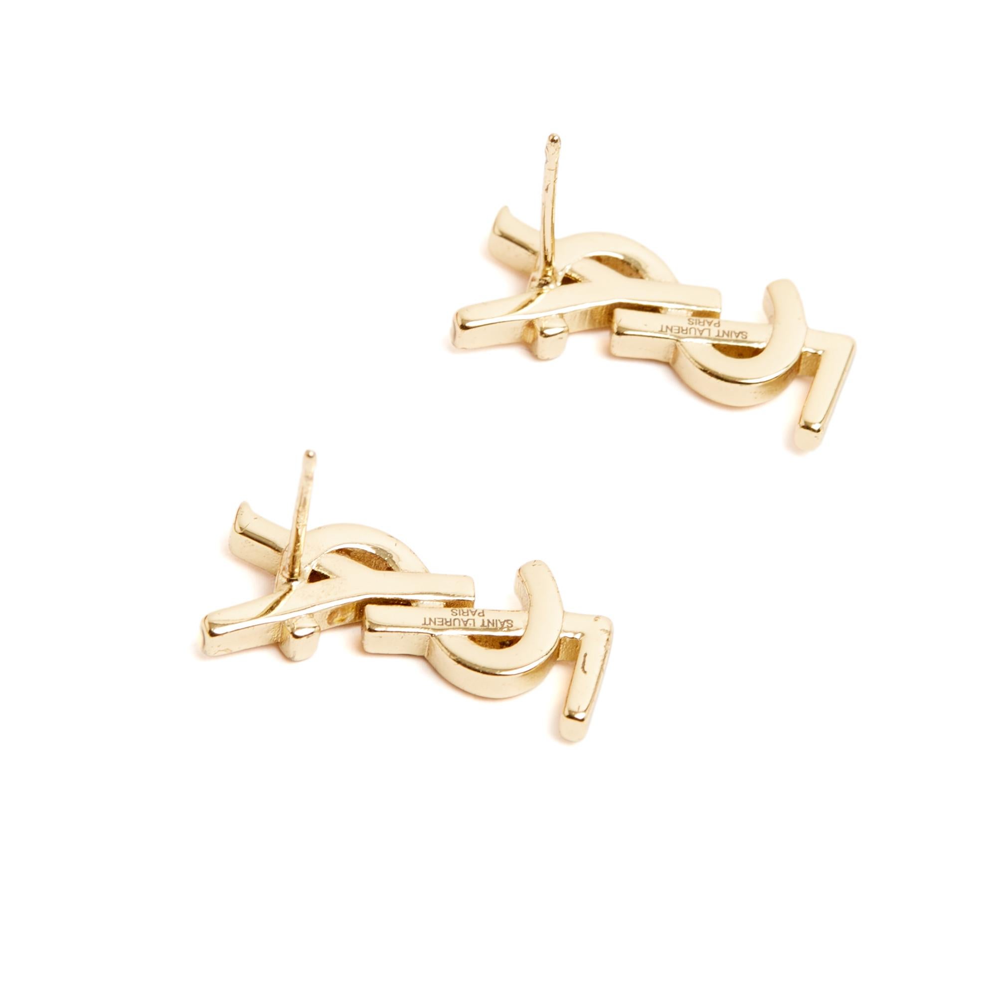 Saint Laurent Boucles oreilles Clous YSL Orecchini Cassandre in metallo dorato con borchie In condizioni ottime in vendita a PARIS, FR