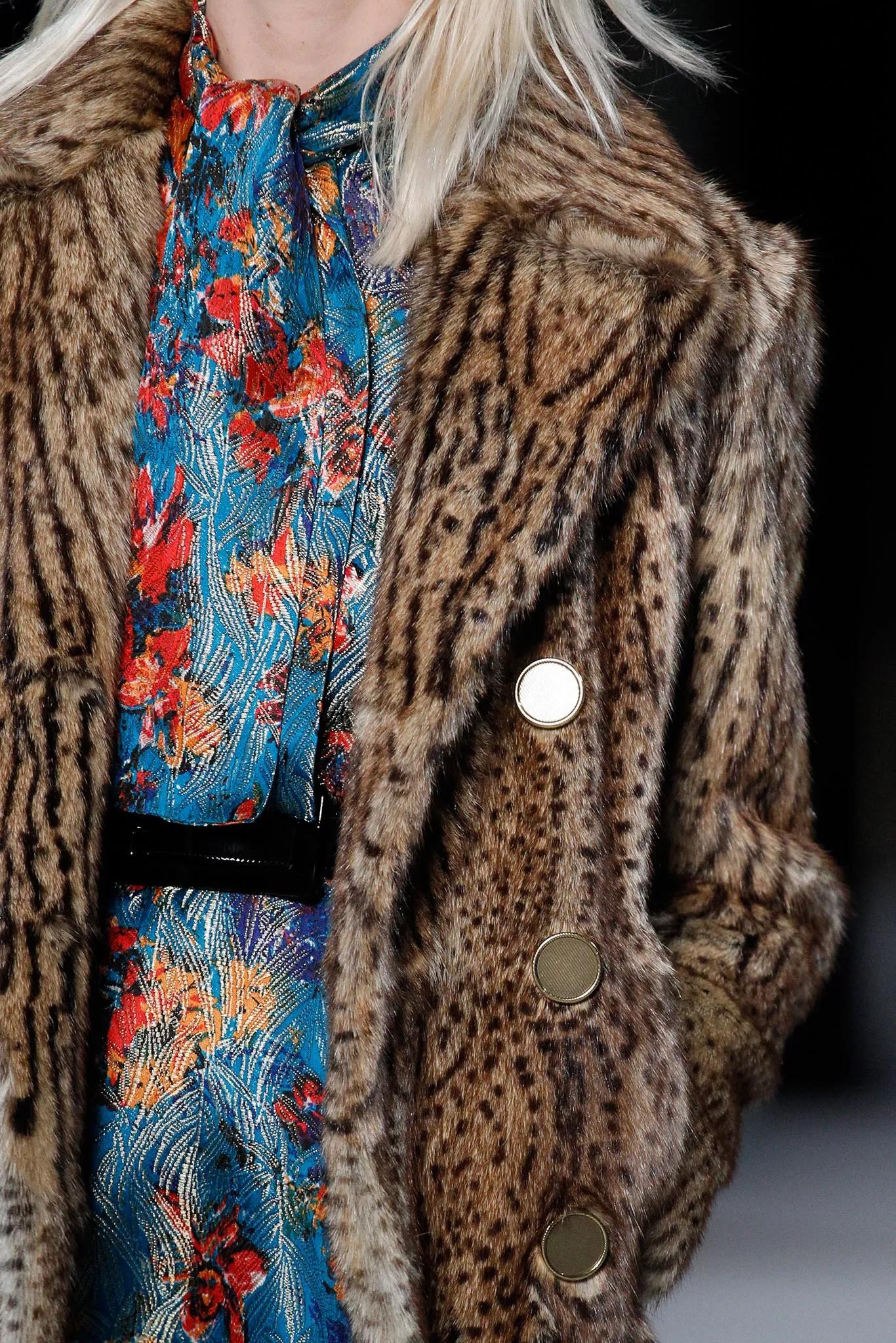 SAINT LAURENT brown 2014 OCELTO PRINTED FUR Coat Jacket 36 XS For Sale 4