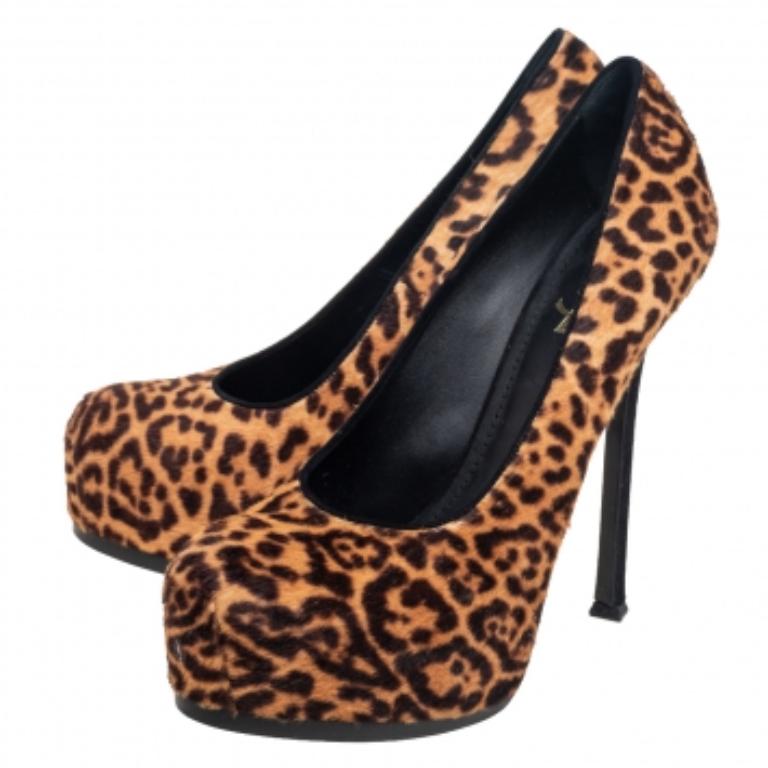 Fashionable and chic, these Tribtoo pumps from Saint Laurent will cut an alluring silhouette from day to night. Crafted from pony hair, the pumps have beige and brown shades, concealed platforms, and 15 cm heels.