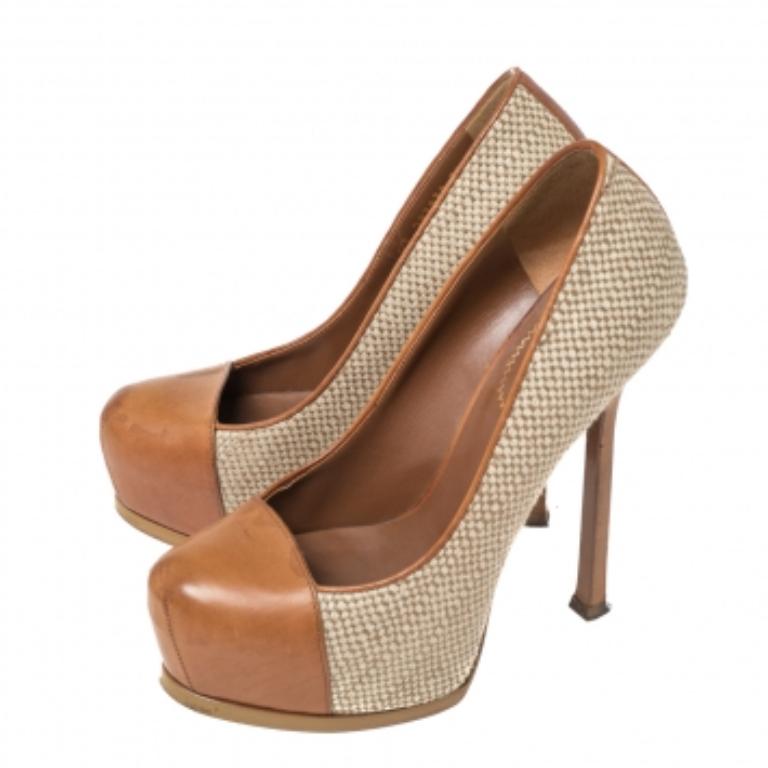Cut into a timeless silhouette, this pair of Tribtoo pumps from Saint Laurent is chic and eye-catchy. Covered in leather and canvas on the exterior, it is highlighted with tonal cap toes and features leather lining. The 14cm heels supported by the