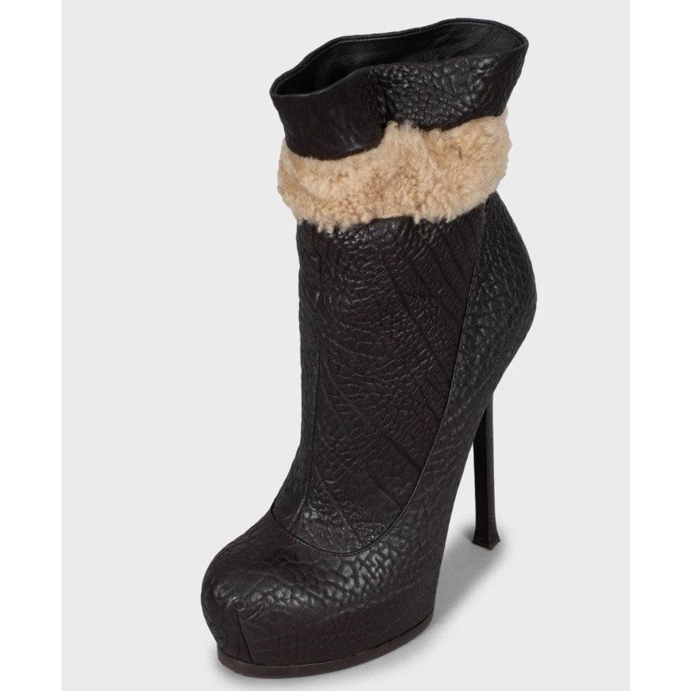 Nero Saint Laurent - Stivaletti in pelle marrone con bordo in pelliccia - 38,5 in vendita
