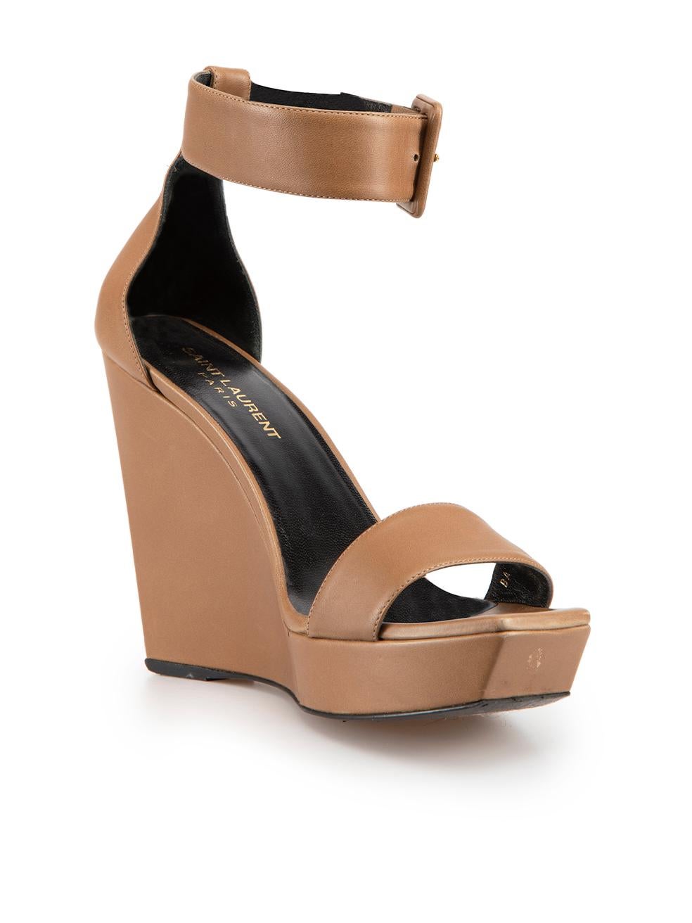 CONDITION is Very good. Minimal wear to shoes is evident. Minimal wear to both sides of both shoe wedge heels with light abrasions to the leather on this used Saint Laurent designer resale item.
 
Details
Brown
Leather
Wedge sandals
High