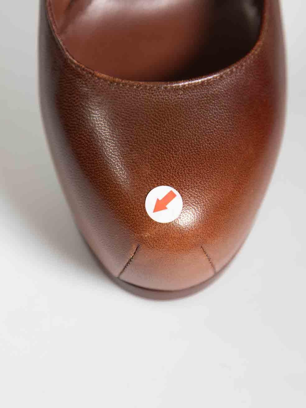 Saint Laurent Escarpins à bout rond en cuir Brown Taille IT 35.5 Pour femmes en vente