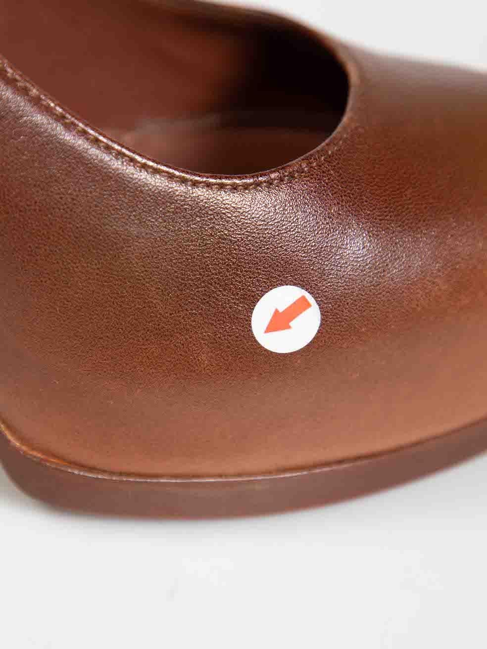 Saint Laurent Escarpins à bout rond en cuir Brown Taille IT 35.5 en vente 2