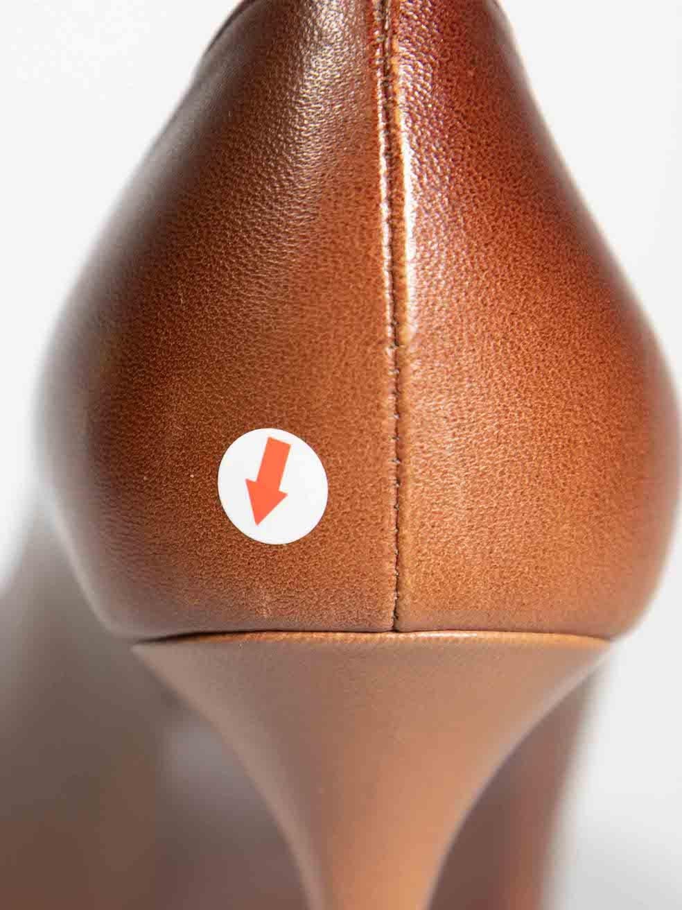 Saint Laurent Escarpins à bout rond en cuir Brown Taille IT 35.5 en vente 4