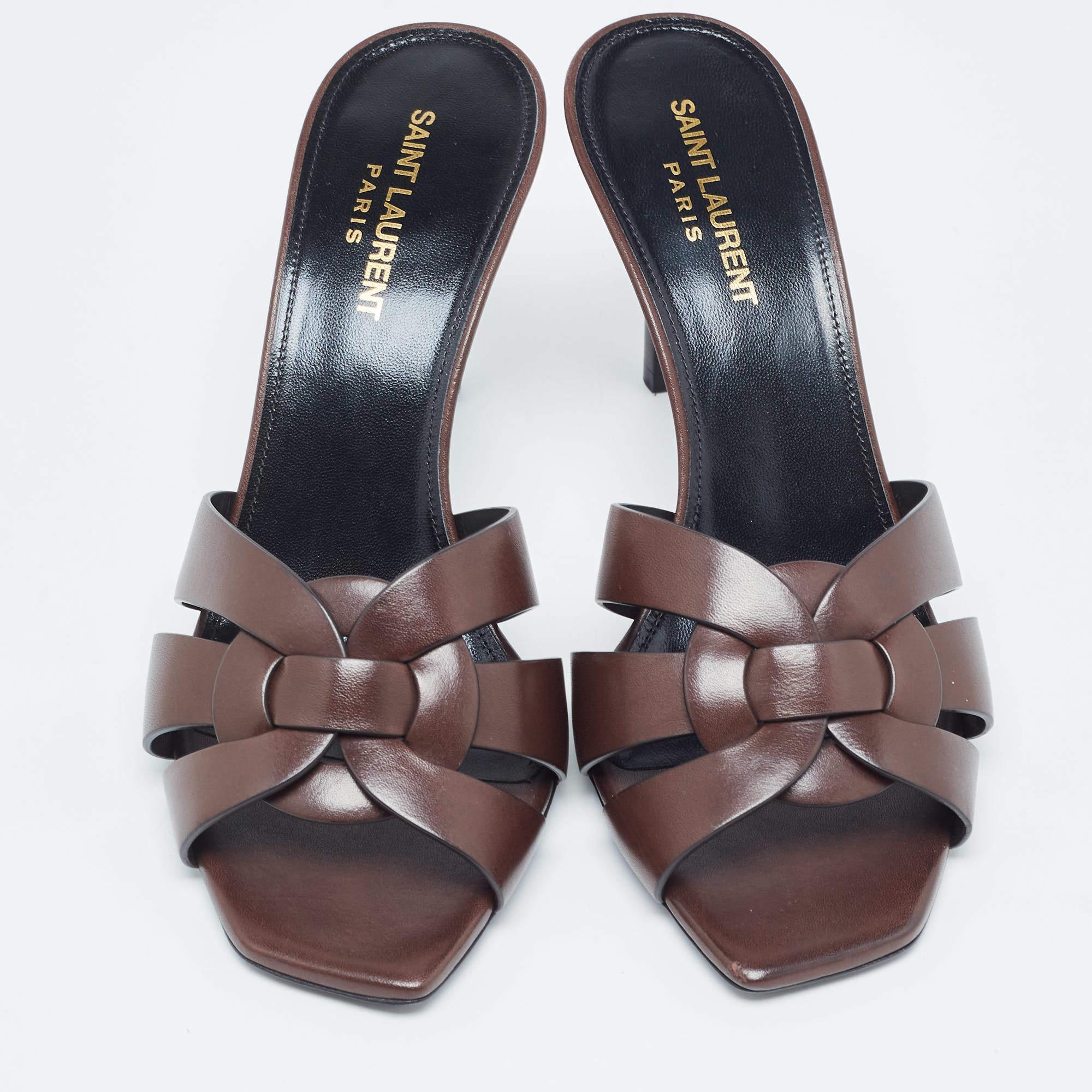 Upgrade your look by adding these designer sandals to your lovely wardrobe. They are crafted skilfully to grant the perfect fit and style.

Includes: Info Booklet, Original Box, Extra Heel Tips

