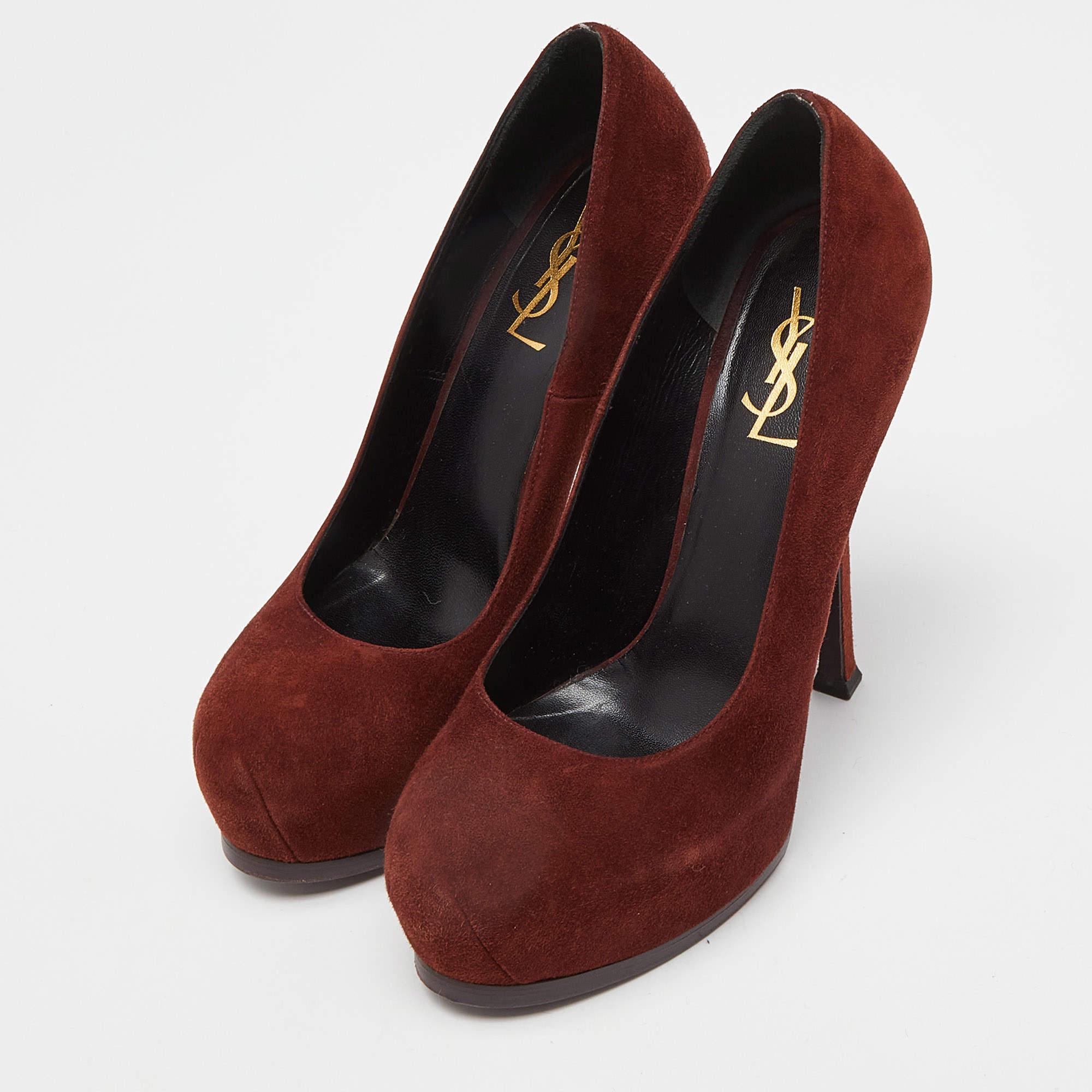 Make a chic style statement with these designer pumps. They showcase sturdy heels and  durable  soles, perfect for your fashionable outings!
