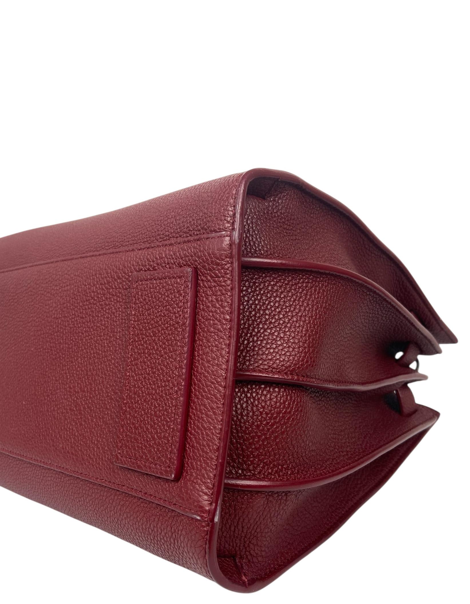 Saint Laurent Borsa piccola in pelle di vitello a grana grossa bordeaux in vendita 1