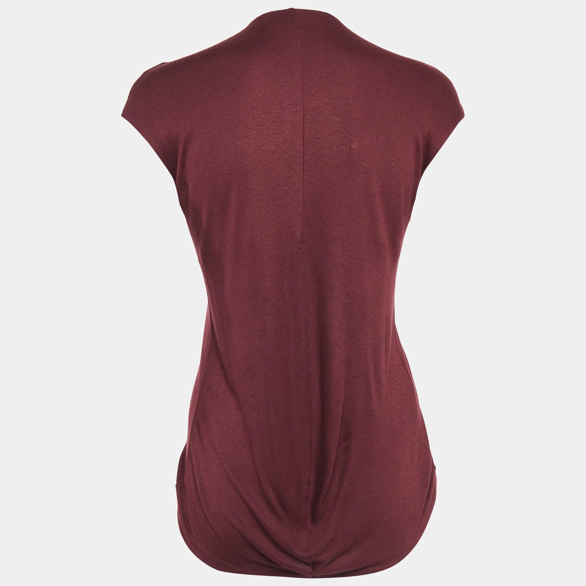 Questo top griffato offre stile e comfort. Realizzata con i migliori tessuti, la creazione è stata curata nei minimi dettagli. Abbinalo a una gonna e a dei tacchi.
