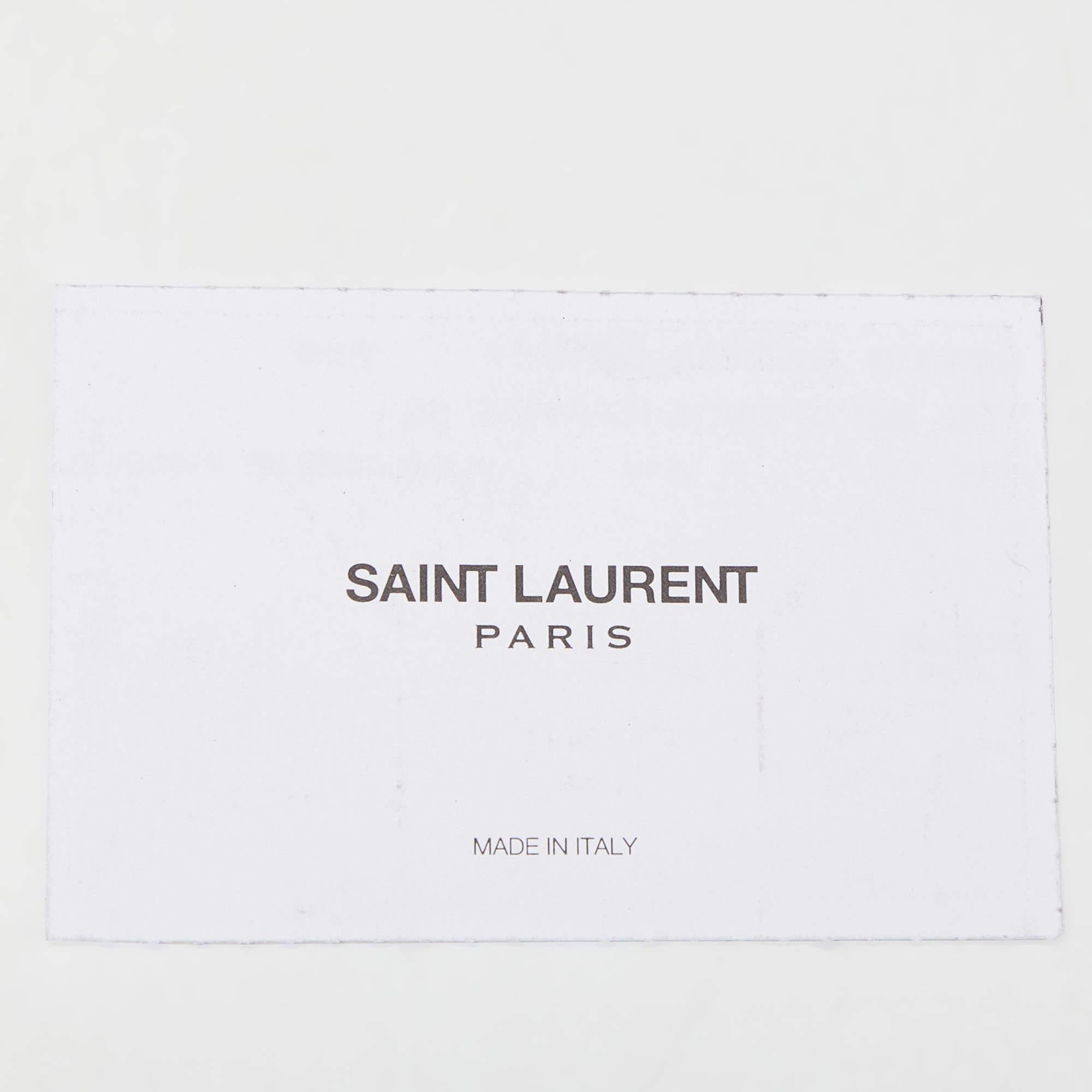 Saint Laurent Burgunderfarbenes Matelassé-Leder Große Umschlag-Umhängetasche mit Monogramm im Angebot 8