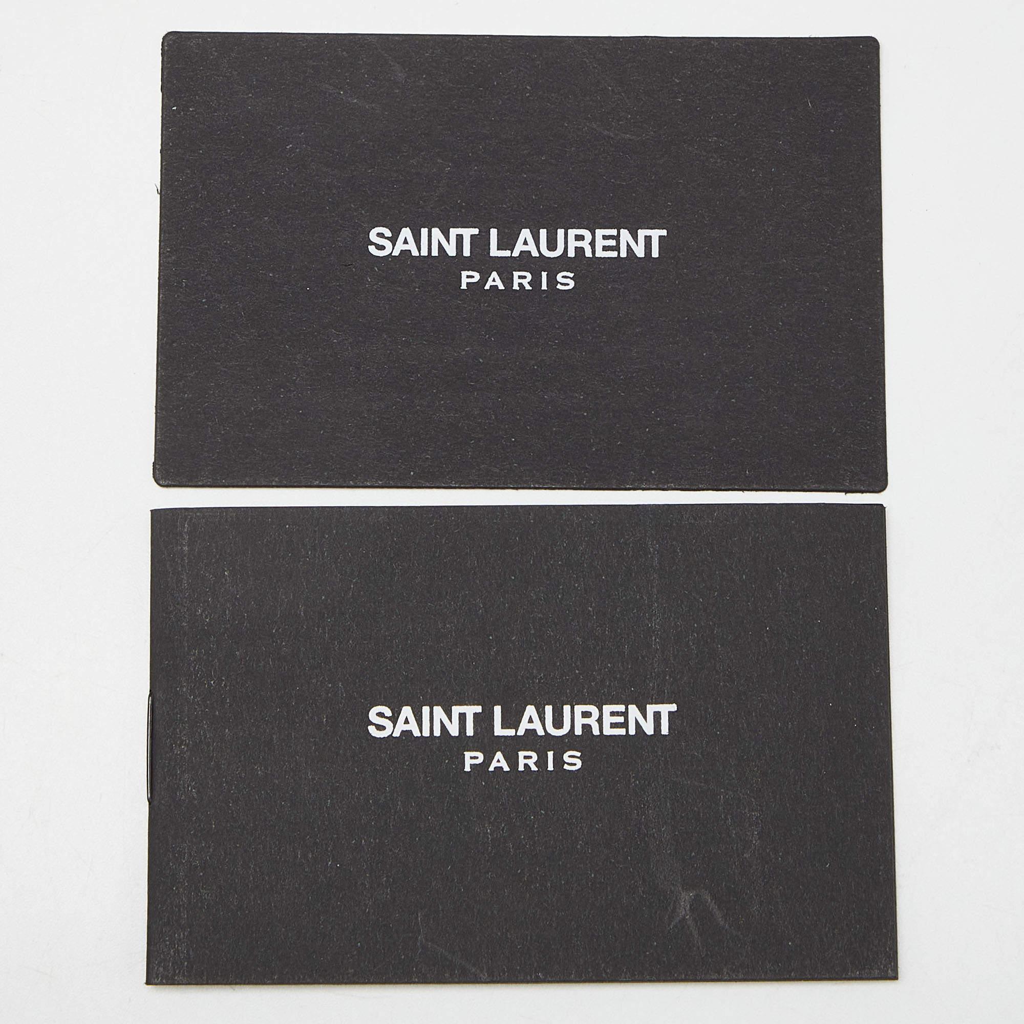 Saint Laurent Burgunderfarbenes Matelassé-Leder Große Umschlag-Umhängetasche mit Monogramm im Angebot 3
