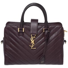 Saint Laurent Burgunderfarbenes Matelasse-Leder Kleine Monogramm-Cabas-Tasche