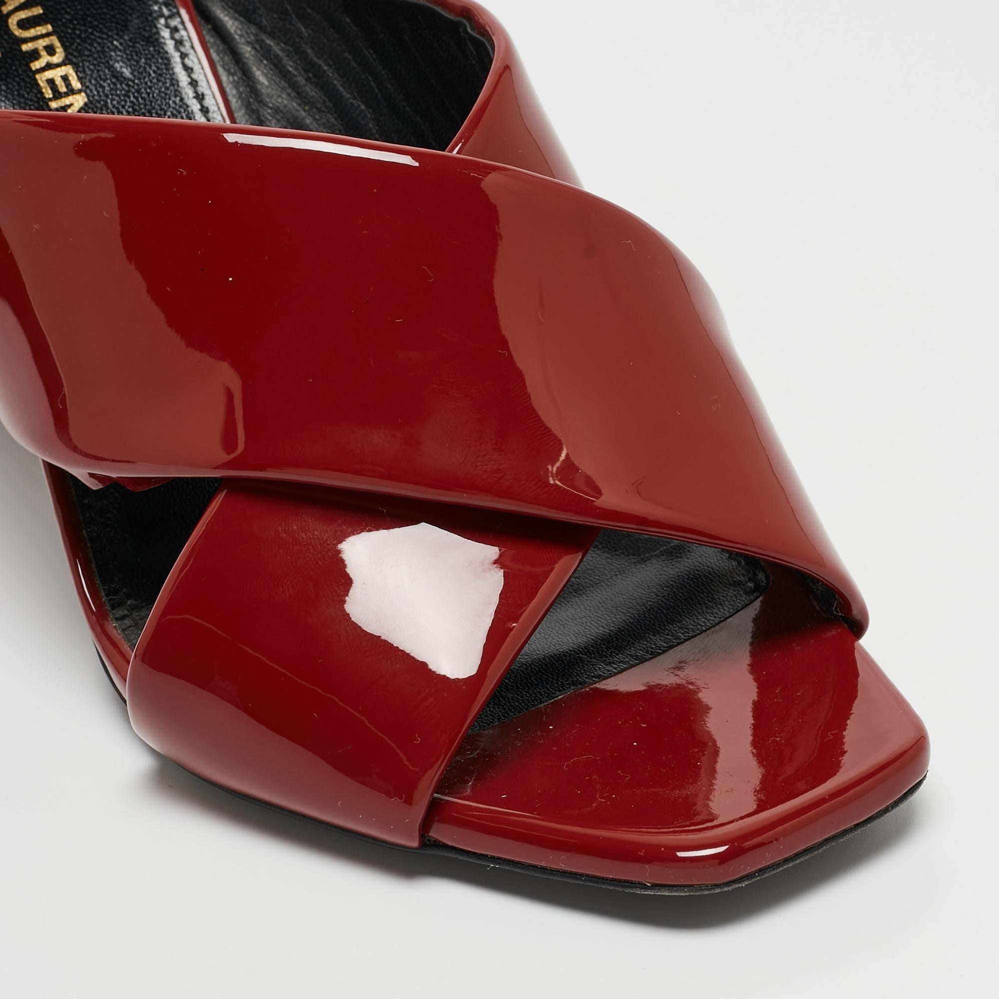 Saint Laurent Burgundy Patent Leather Loulou Slide Sandals Size 36 In Good Condition In Dubai, Al Qouz 2