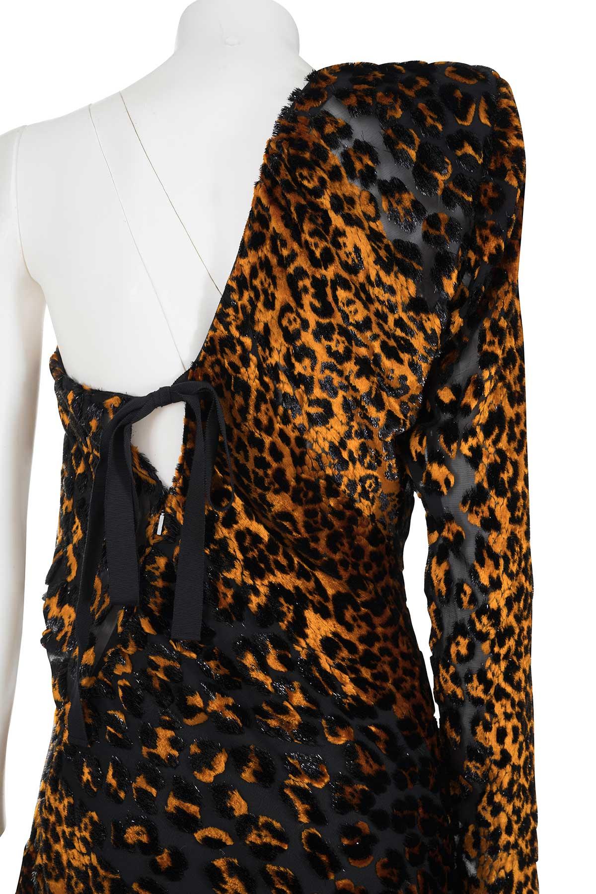 SAINT LAURENT BY ANTHONY VACCARELLO SS 17 Robe iconique à une épaule en animalier en vente 1