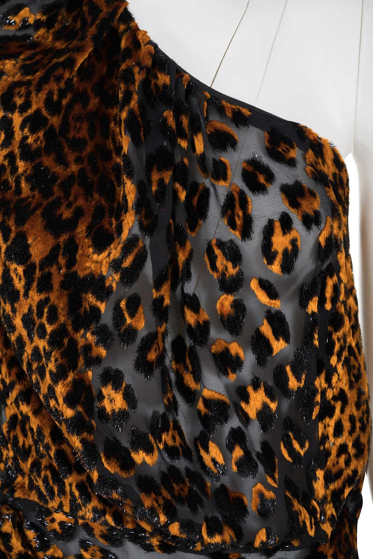 SAINT LAURENT BY ANTHONY VACCARELLO SS 17 Robe iconique à une épaule en animalier en vente 2