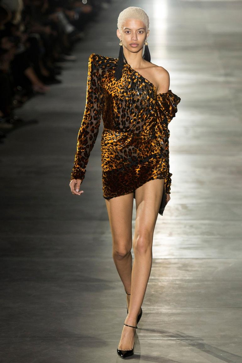 SAINT LAURENT BY ANTHONY VACCARELLO SS 17 Robe iconique à une épaule en animalier en vente 3