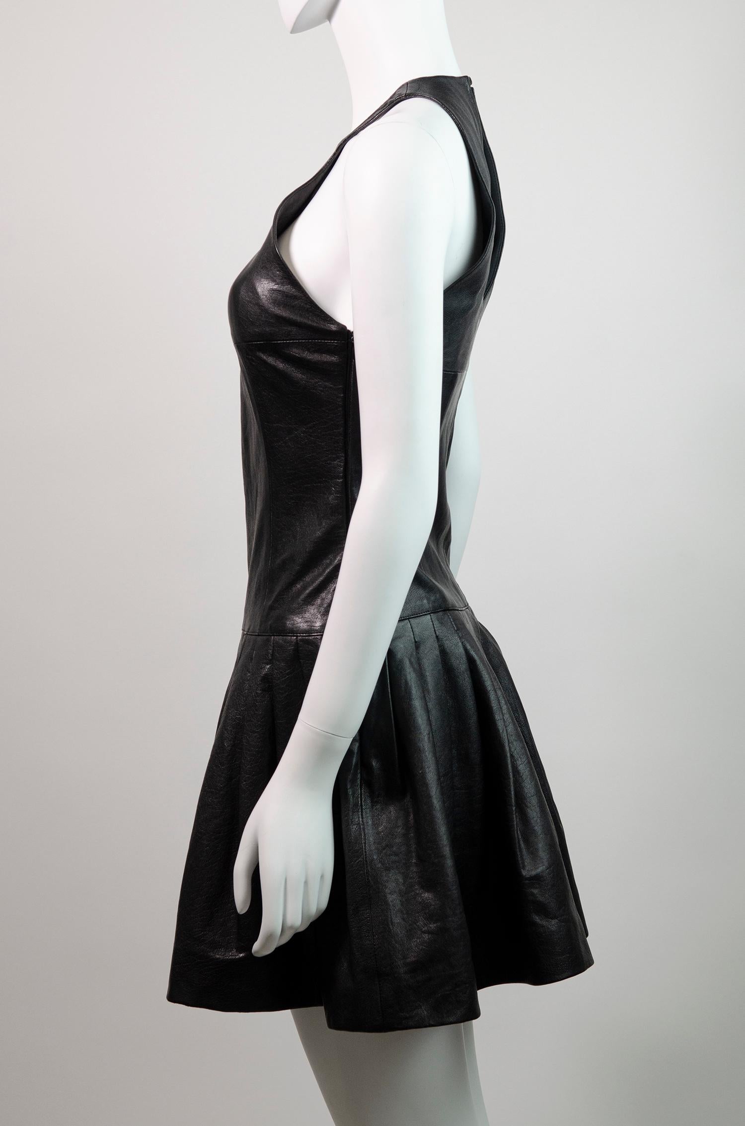 SAINT LAURENT BY HEDI SLIMANE - Robe courte en cuir noir 2014 en vente 2