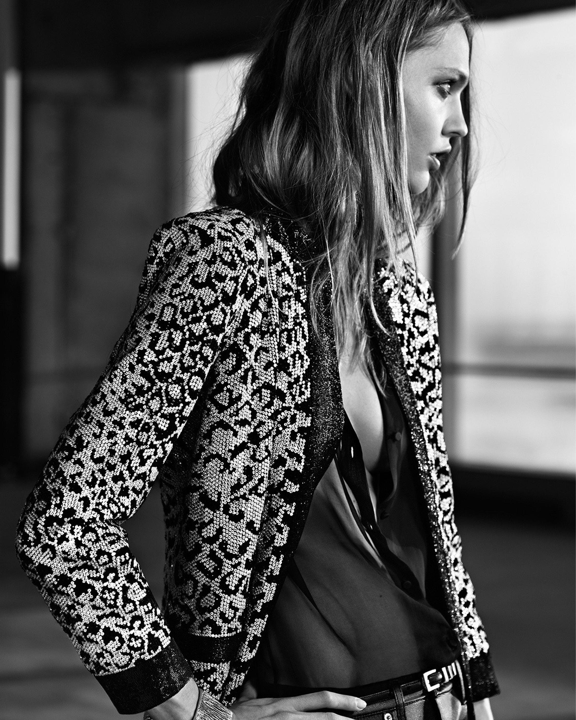 - Designed by Heidi Slimane
- Sold by Skof.Archive
- Resort 2014
- Glittered Leopard Pattern Cardigan
- Glitter Embellishment
- Leopard Black and White pattern
- Round neck-line
- No closure
- Two Pockets
- Excellent Condition
- Made in France
-