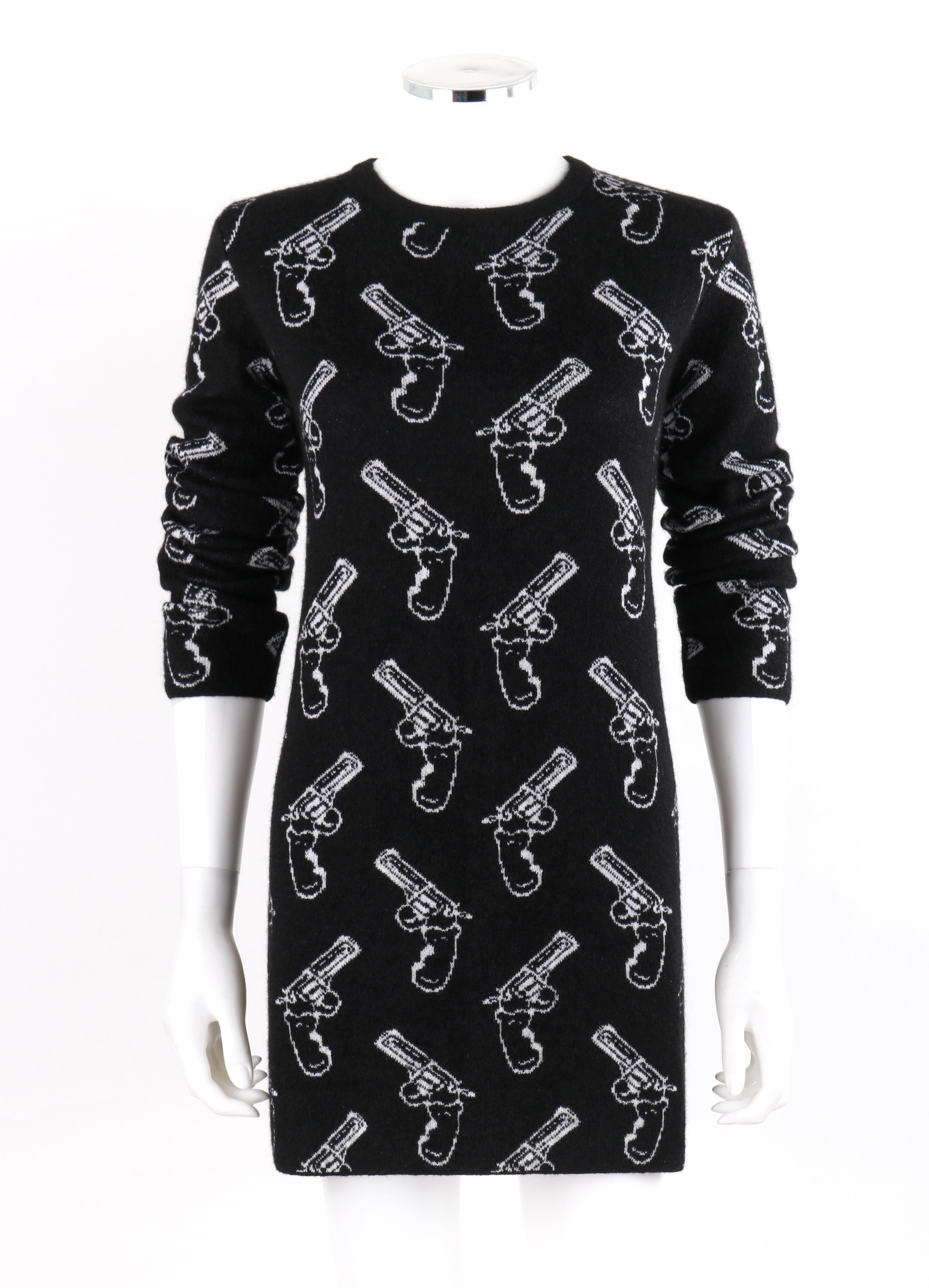 SAINT LAURENT c.2014 Nero Avorio Stampa Pistola Manica Lunga Mini Shift Sweater Dress

Marchio / Produttore: Saint Laurent
Progettista:  Hedi Slimane
Collezione: c.2014
Stile: Mini abito in maglia a turni
Colore(i): Nero e Avorio
Foderato: