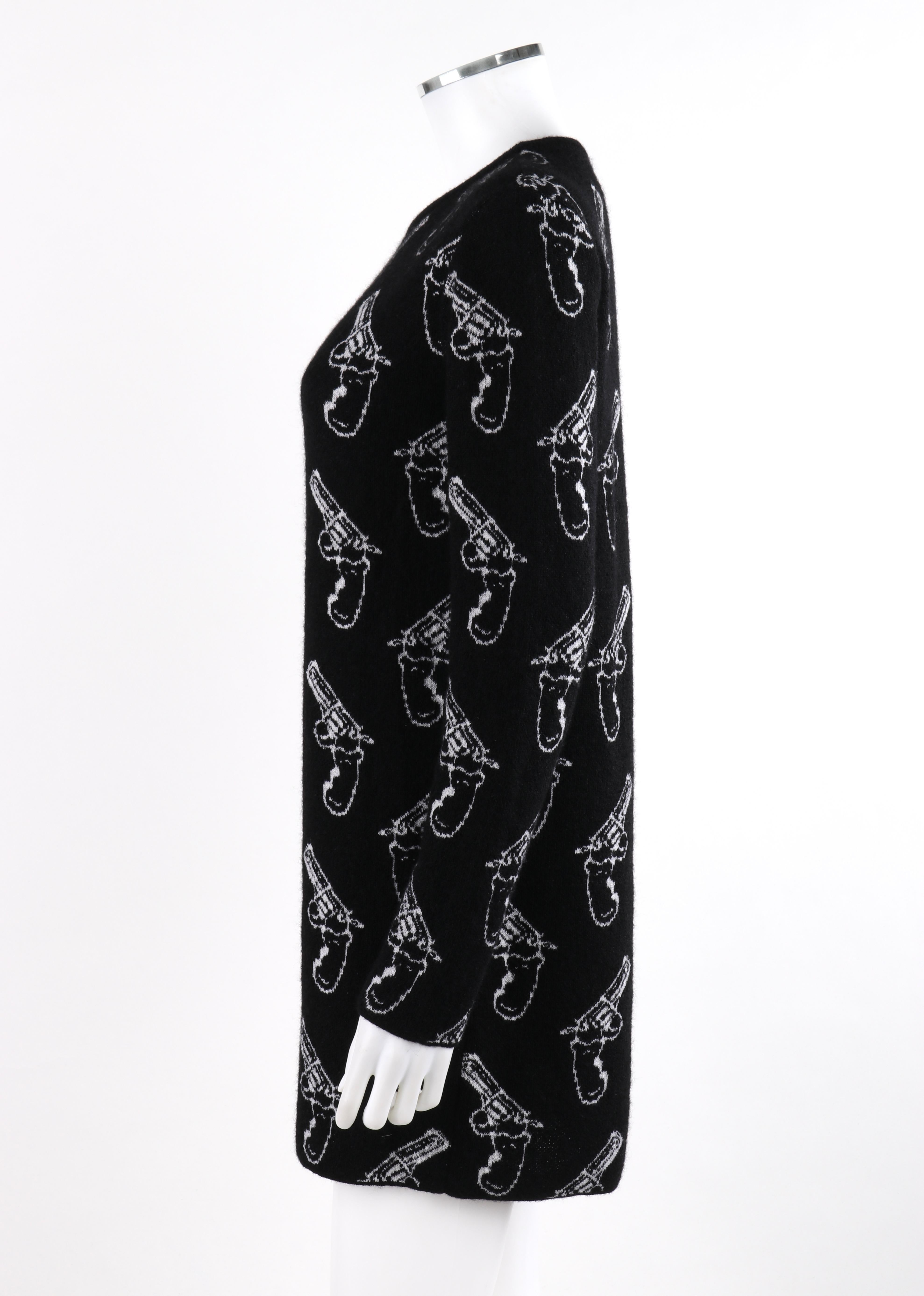 SAINT LAURENT - Mini robe-pull droite à manches longues noire et ivoire à imprimé armes à feu, circa 2014 en vente 1