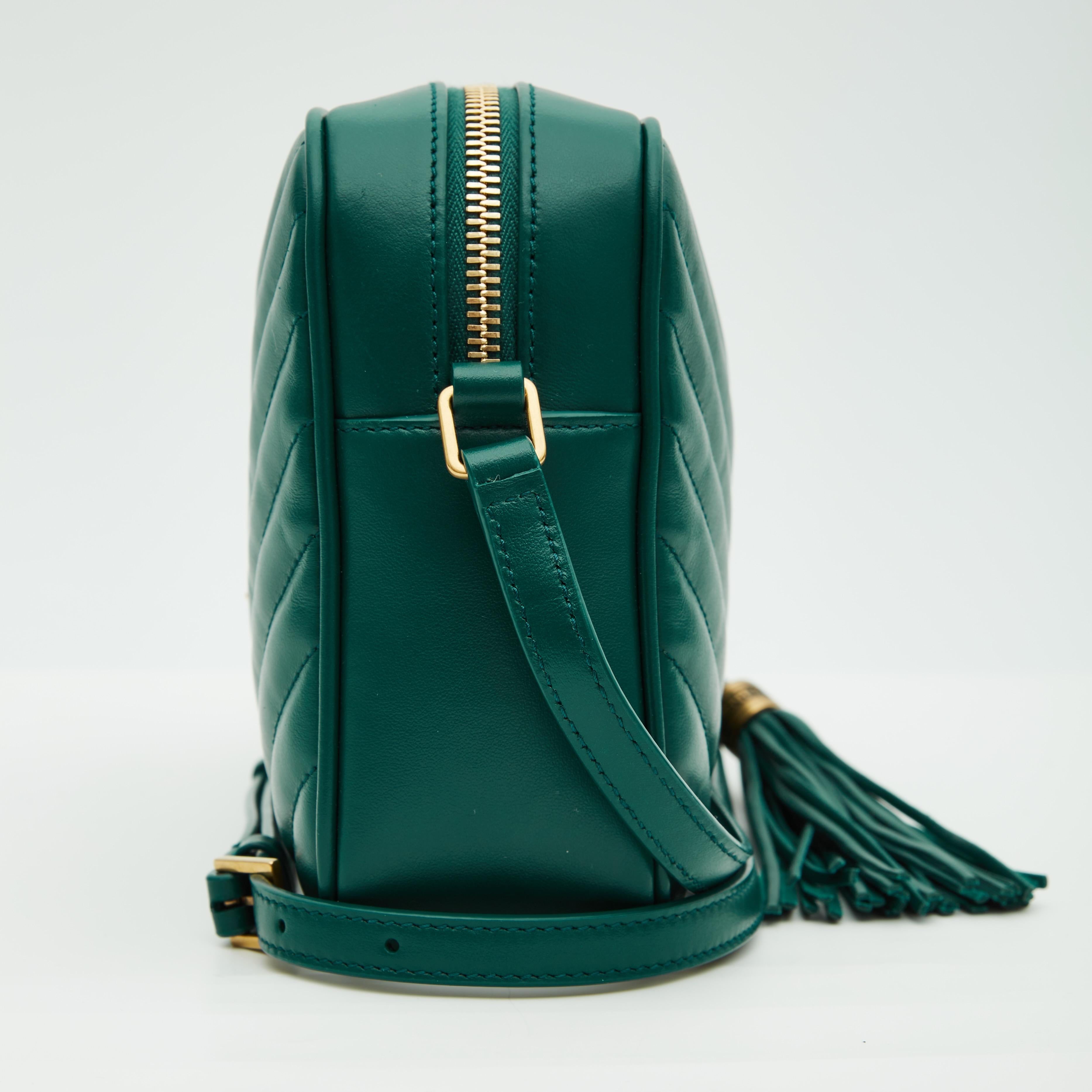 Saint Laurent Matelasse Lou Kameratasche aus Kalbsleder Matelasse mit Monogramm in Grün (612544) für Damen oder Herren