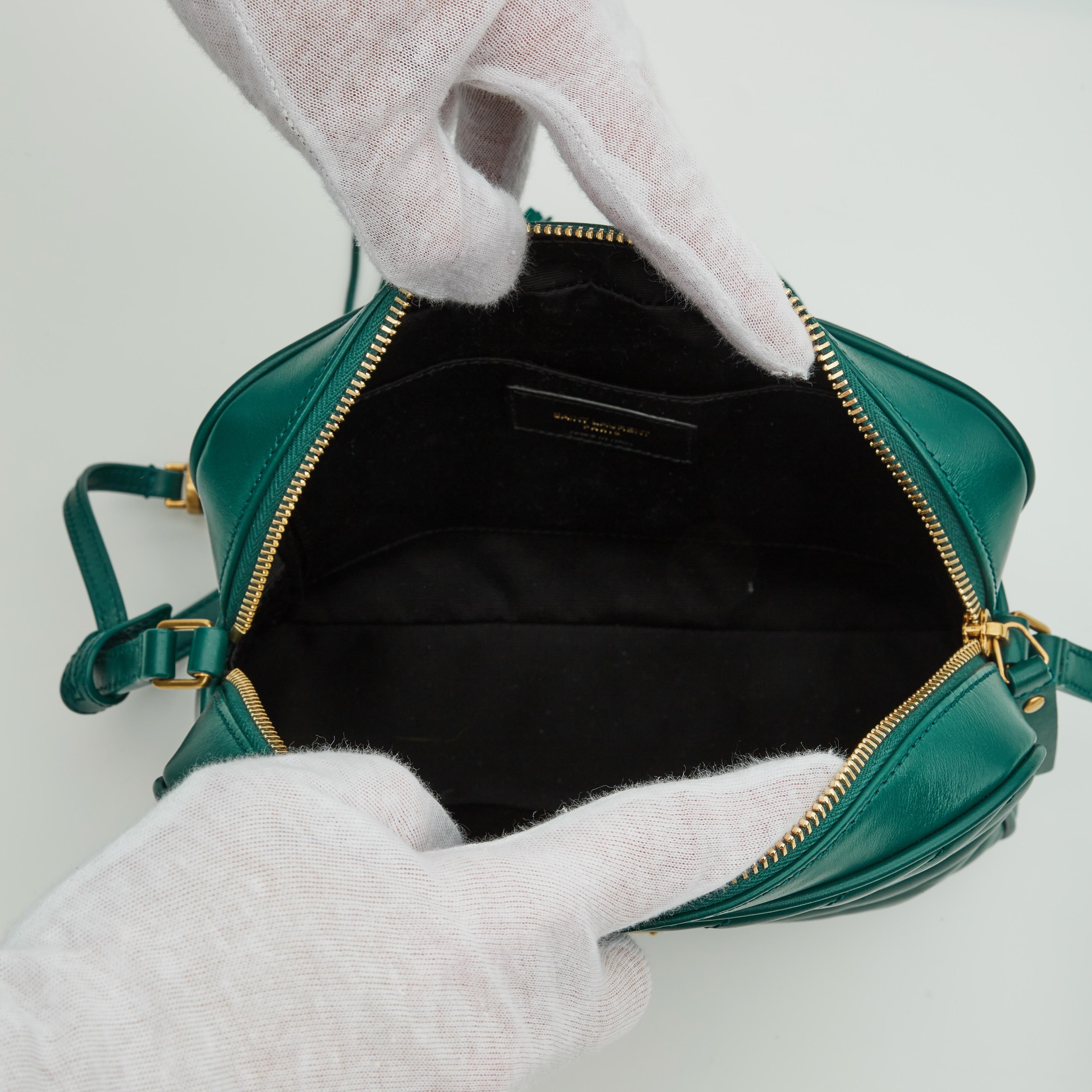 Saint Laurent Matelasse Lou Kameratasche aus Kalbsleder Matelasse mit Monogramm in Grün (612544) 1