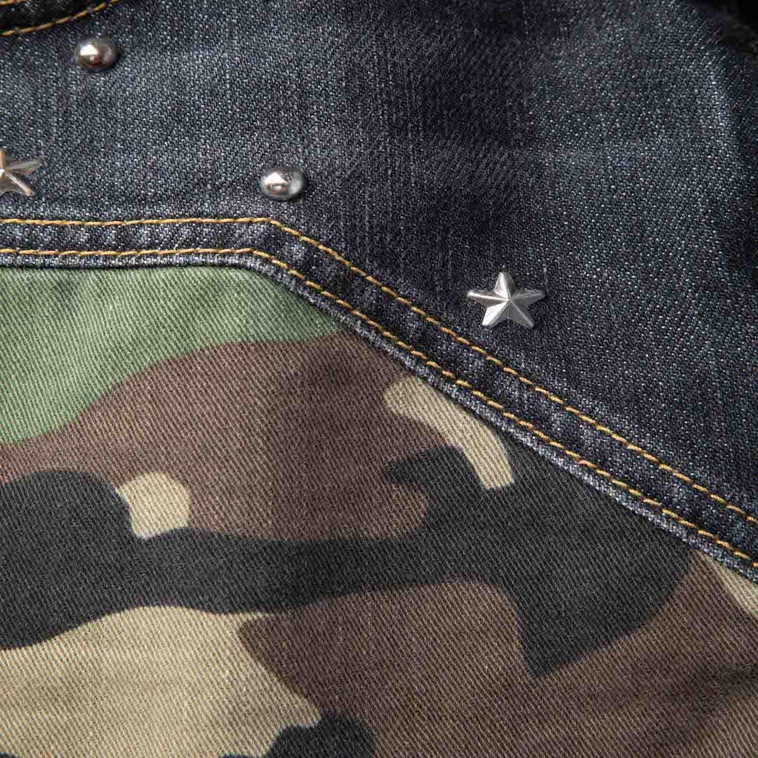 Saint Laurent jupe cloutée en jean imprimé camouflage, taille S Bon état - En vente à London, GB