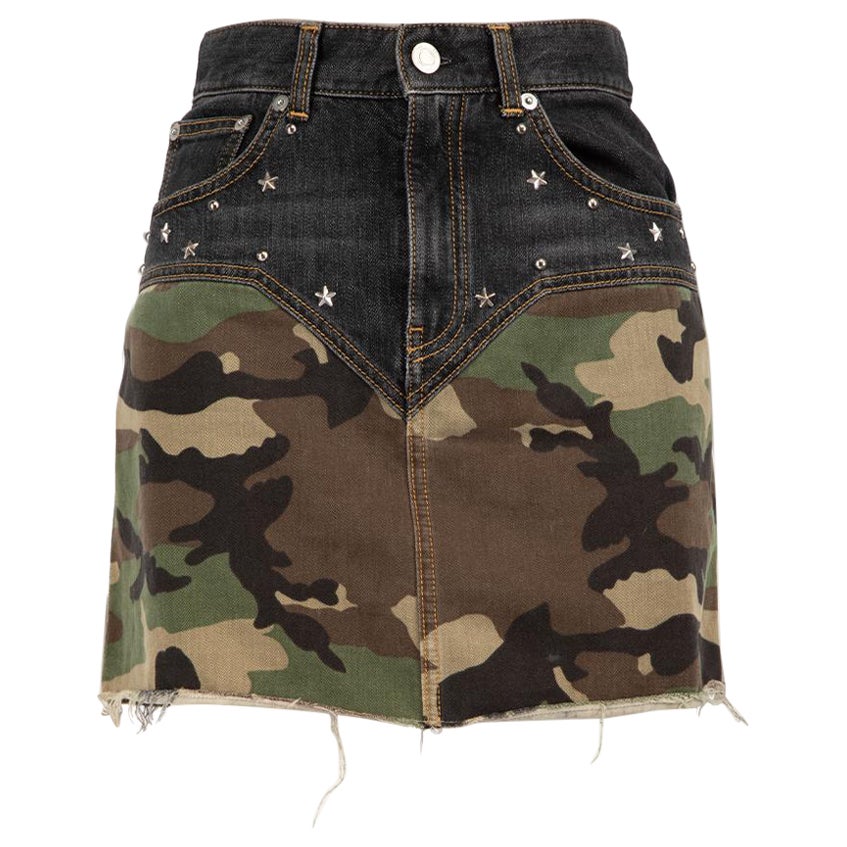 Saint Laurent jupe cloutée en jean imprimé camouflage, taille S en vente