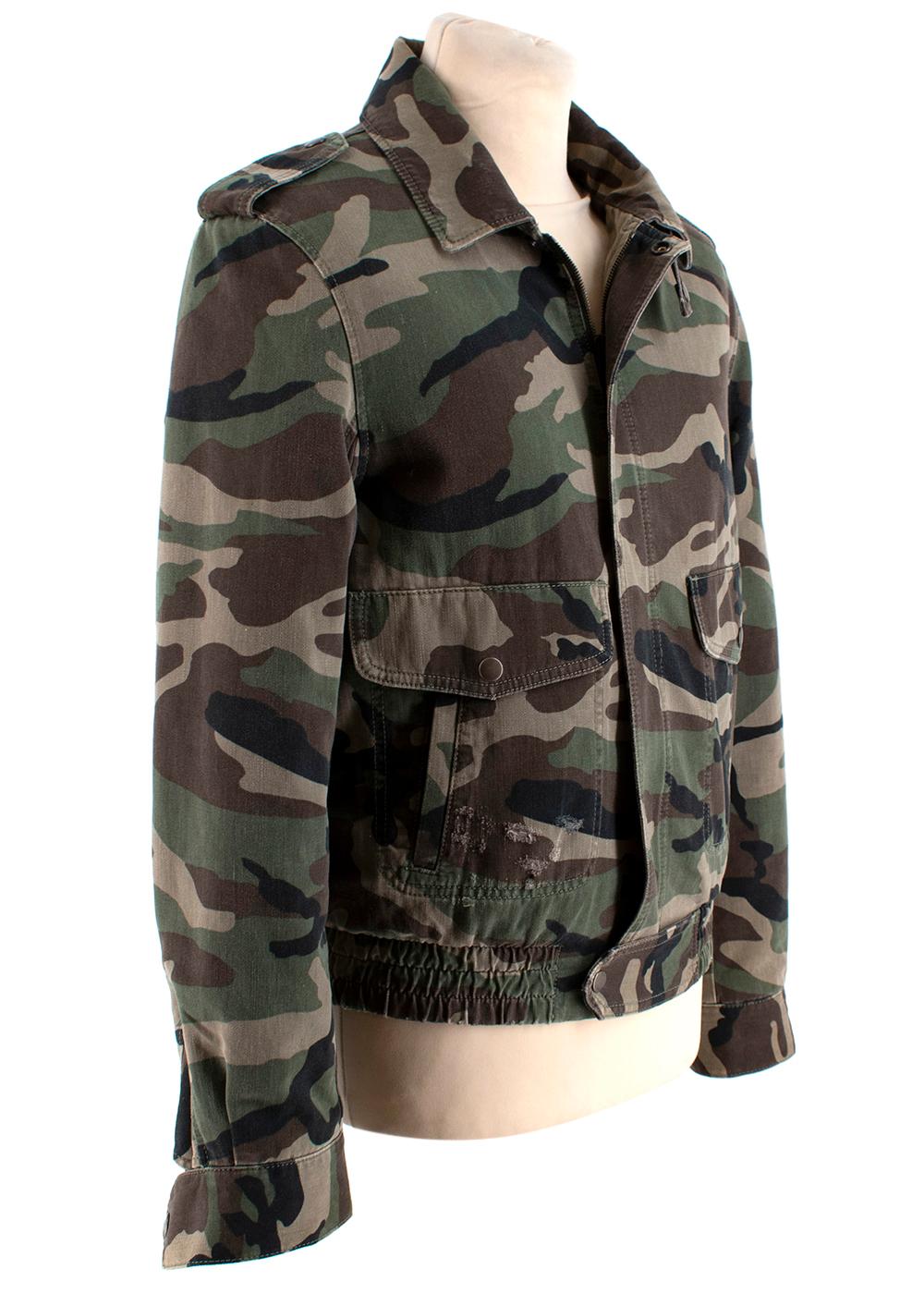 Saint Laurent Camo Bomber Jacket 

- made in Italy
-100% Cotton 
- camouflage 
- Lining made of 100% mouton  

Please note, these items are pre-owned and may show signs of being stored even when unworn and unused. This is reflected within the