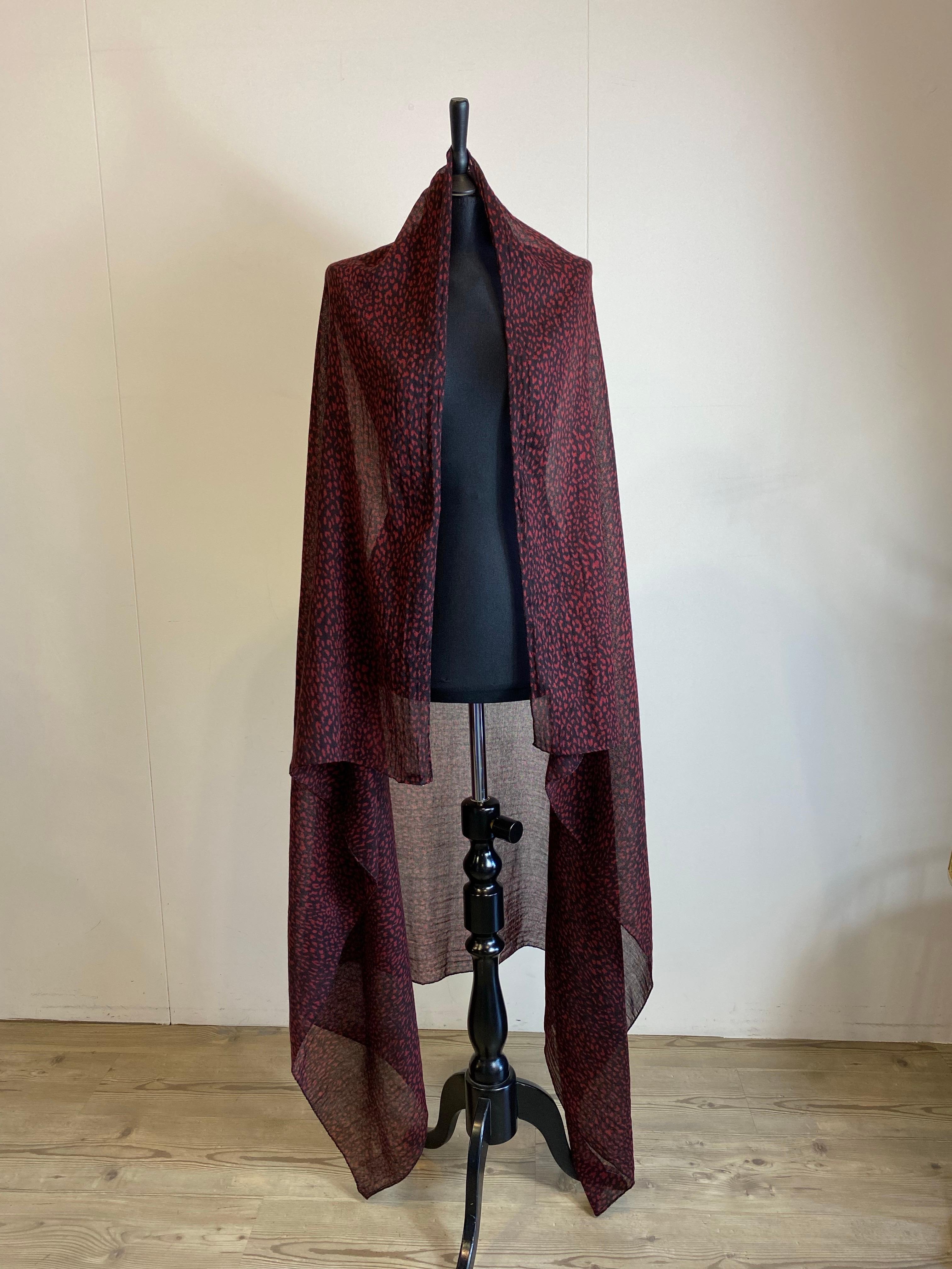 Saint Laurent cashmere Stole In Excellent Condition In Carnate, IT