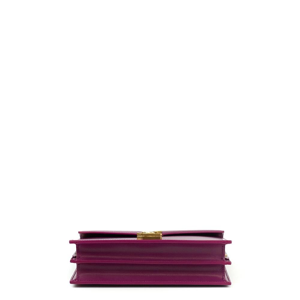 SAINT LAURENT, Cassandra in purple leather In Excellent Condition In Clichy, FR