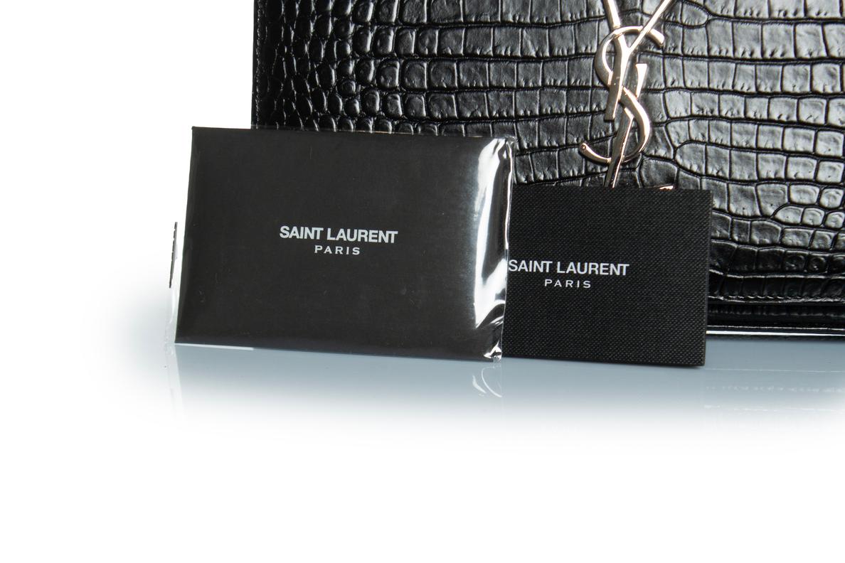 Saint Laurent, Cassandra Lederarmband aus Leder an einer Kette im Angebot 1