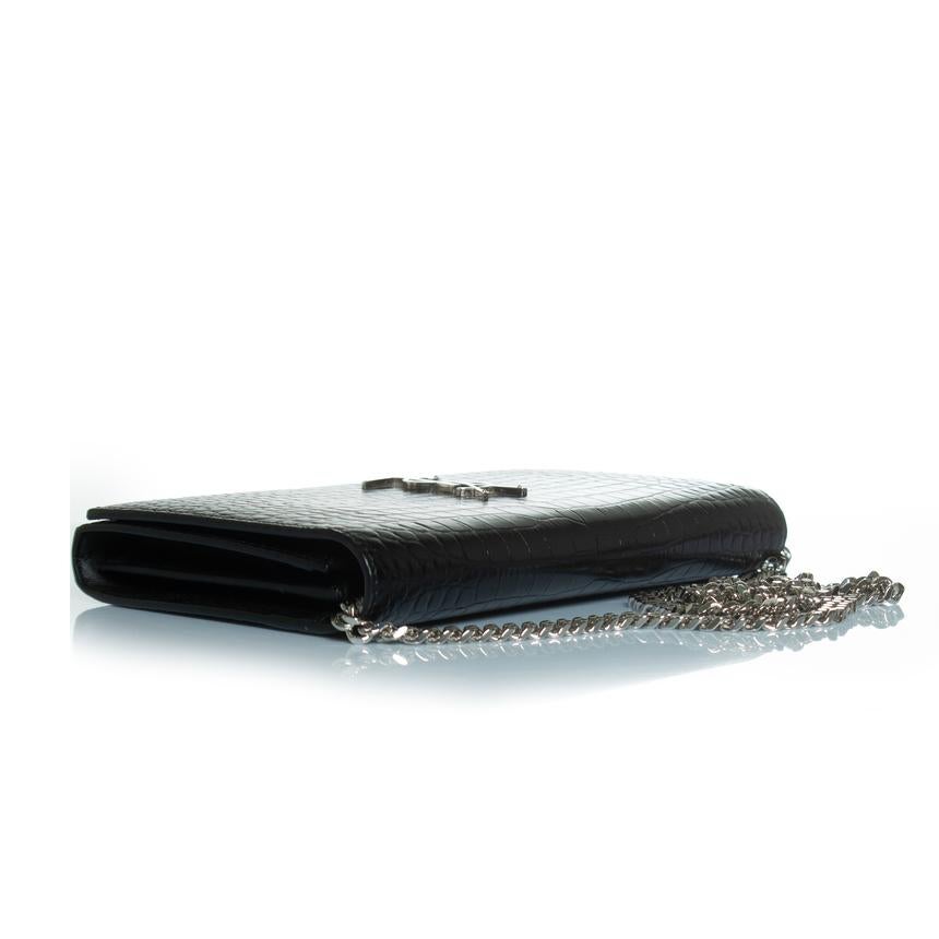 Saint Laurent, Cassandra Lederarmband aus Leder an einer Kette im Angebot 2