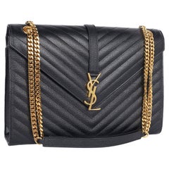 SAINT LAURENT Busta Chevron Grande Nero