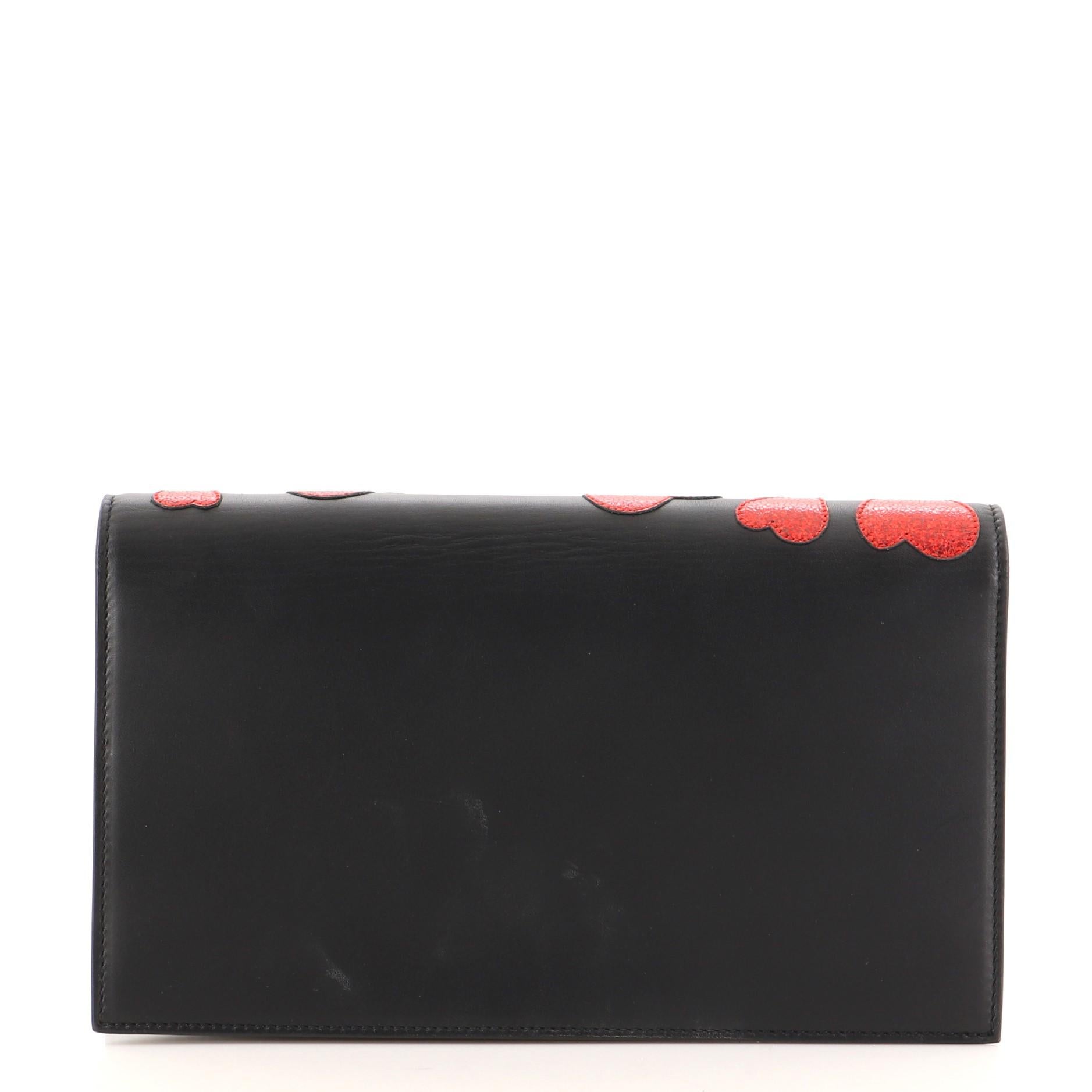 Saint Laurent Klassische Monogramm-Clutch aus Leder mit Patchwork (Braun)