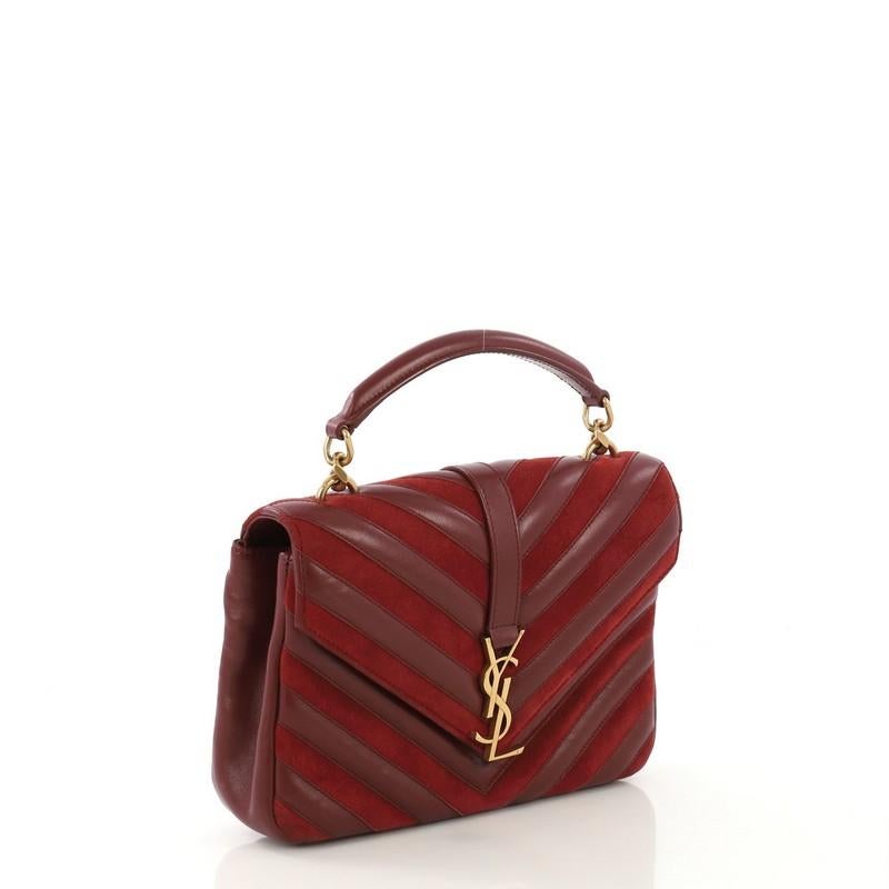 This Saint Laurent Classic Monogram College Bag Matelasse Chevron Leather and Suede Medium, crafted in red matelasse chevron leather and suede, features a single top handle and gold-tone hardware. Its magnetic snap closure opens to a black fabric