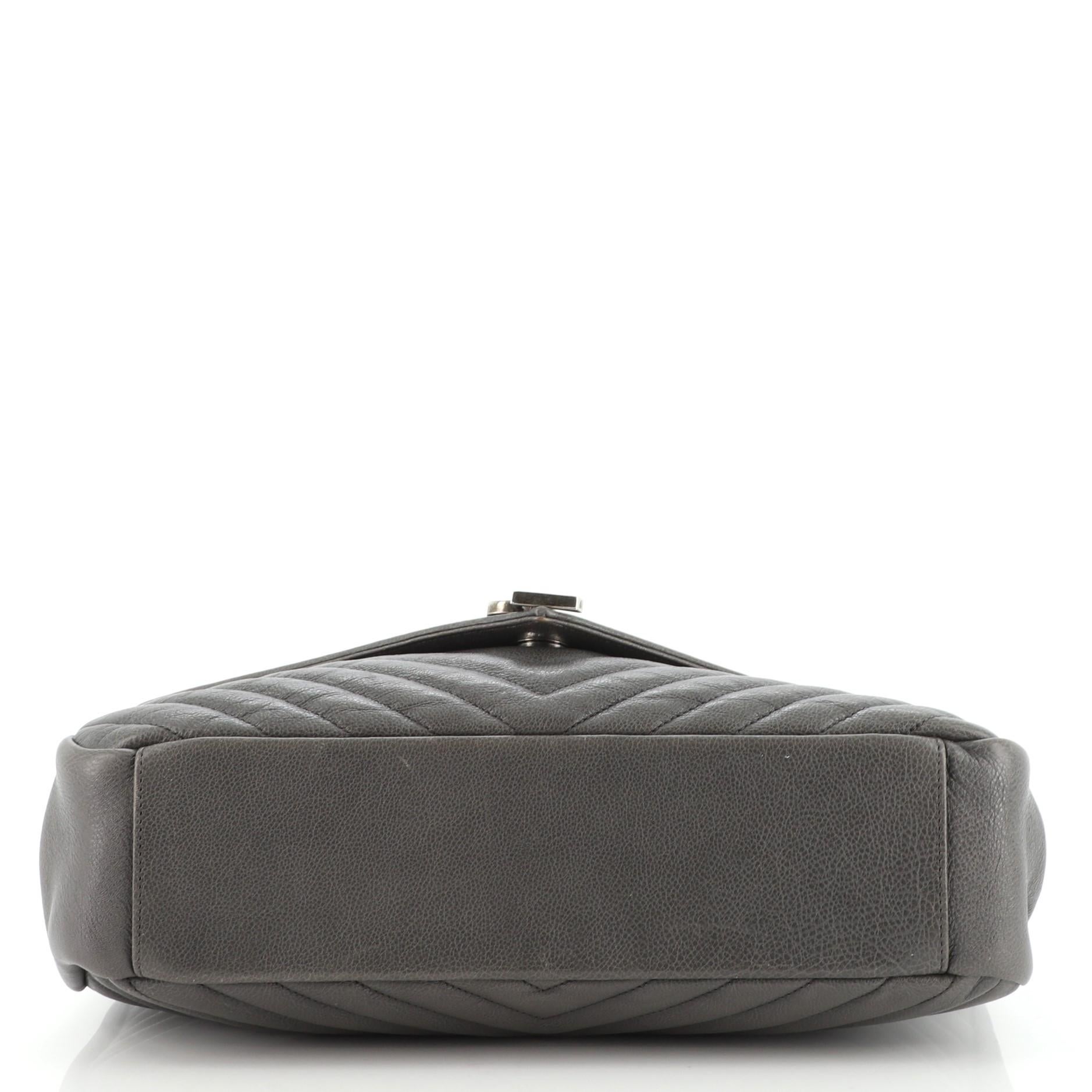 Saint Laurent Klassische Monogramm College Tasche Matelasse Chevron Leder groß im Zustand „Gut“ in NY, NY