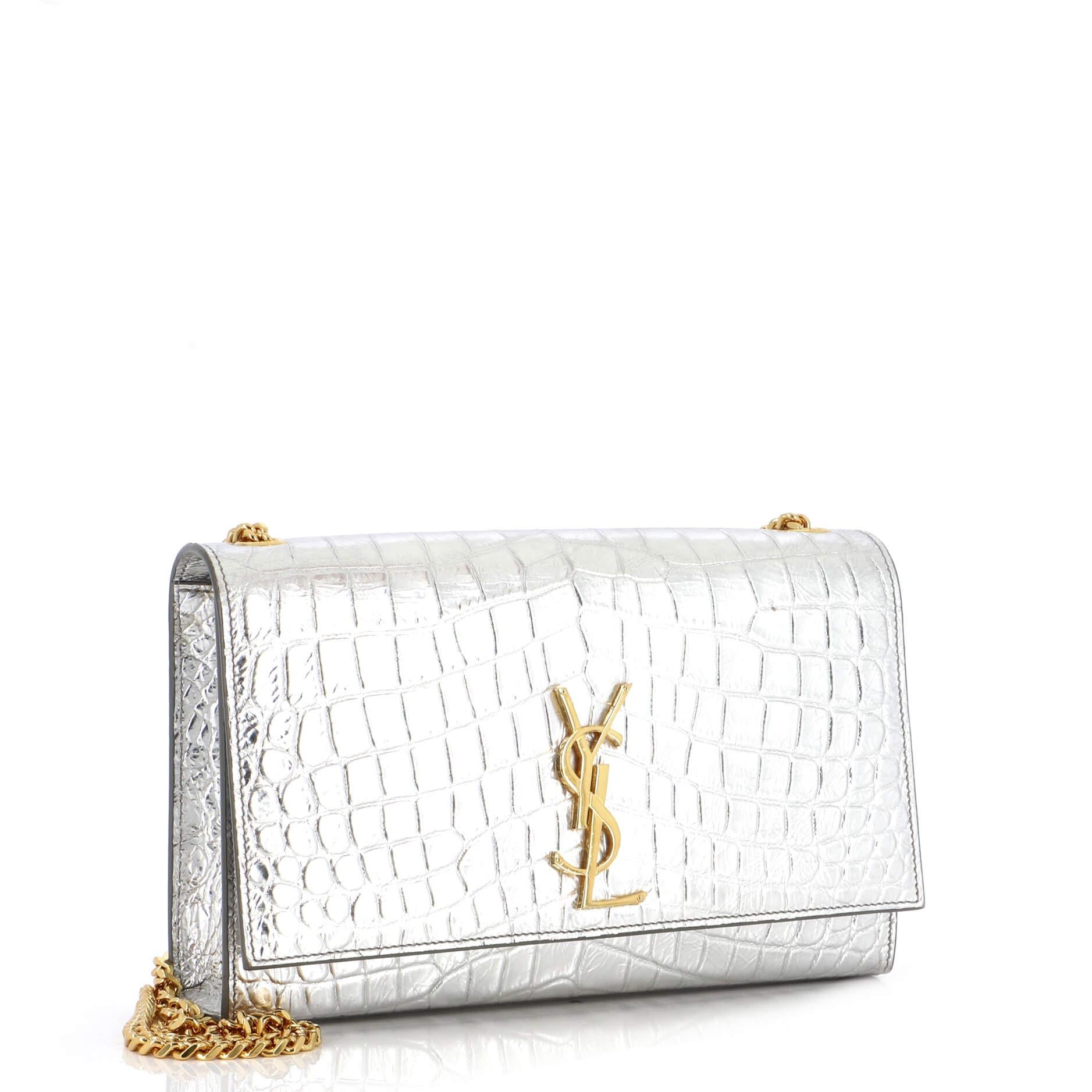 This item can only be shipped within the United States.

Condition: Very good. Odor in interior. Wear on base, flap and opening corners, marks in interior, scratches on hardware.
Accessories: Dust Bag
Measurements: Height 7.5