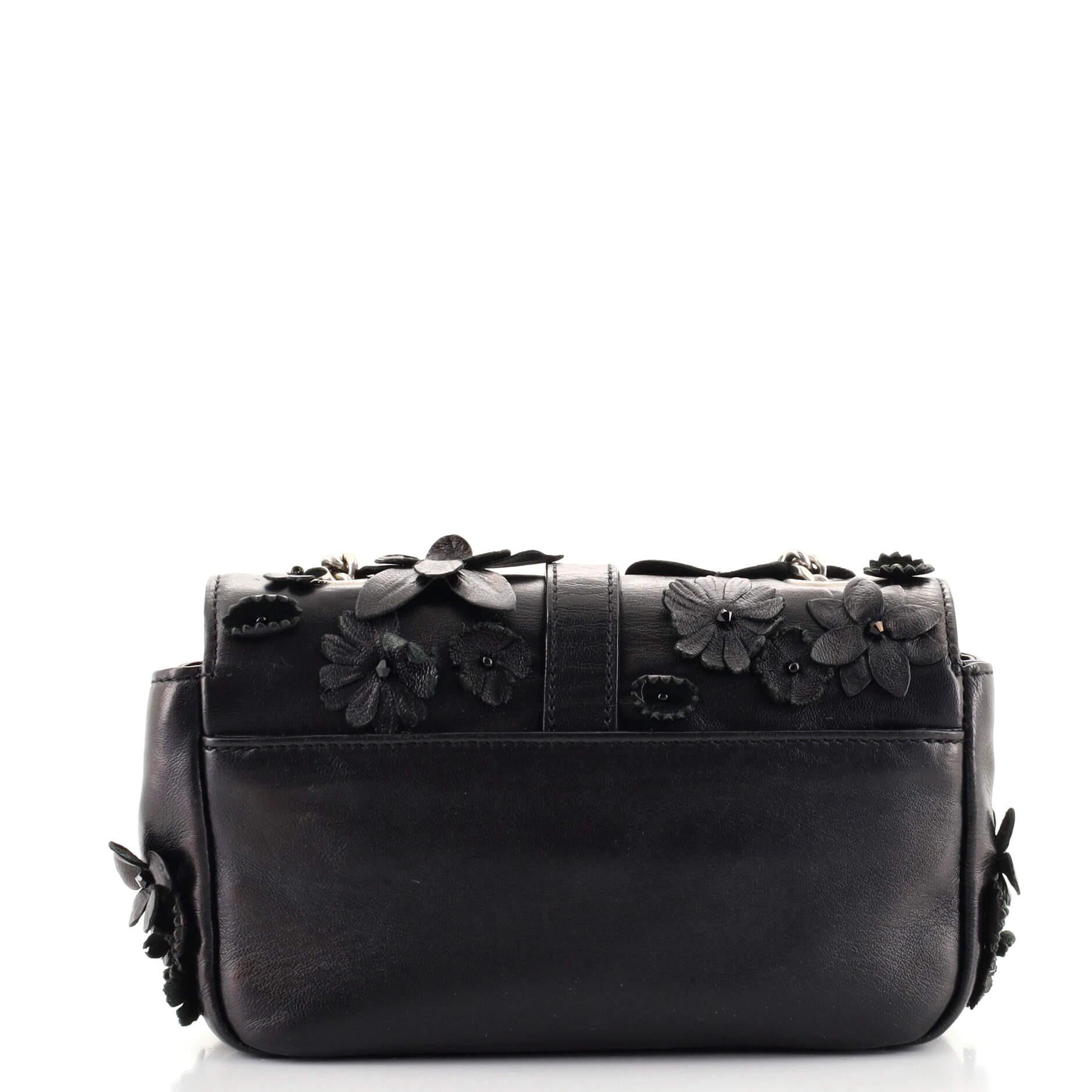 Saint Laurent Klassische Monogramm Crossbody Tasche Leder mit Applique Baby im Zustand „Relativ gut“ in NY, NY