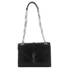 Saint Laurent Klassische Umhängetasche aus Leder mit Krokodilprägung und Monogramm