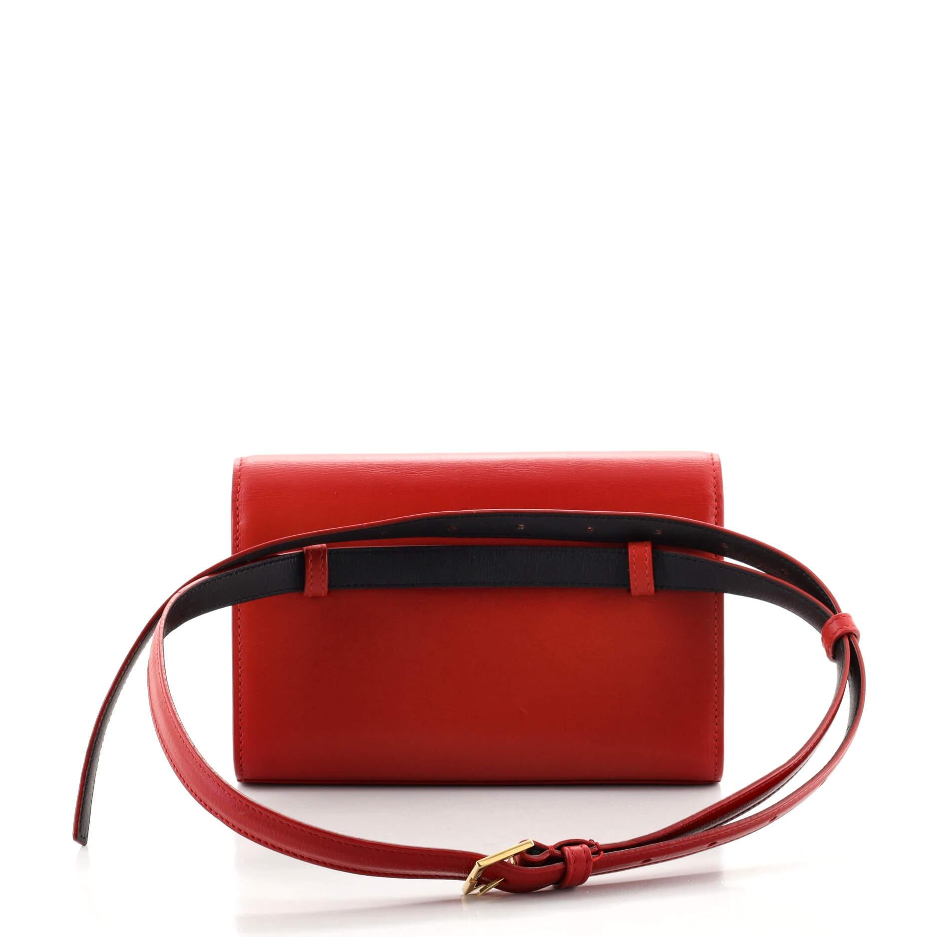 Saint Laurent Klassische Kate Gürteltasche aus Leder mit Monogramm im Zustand „Gut“ in NY, NY