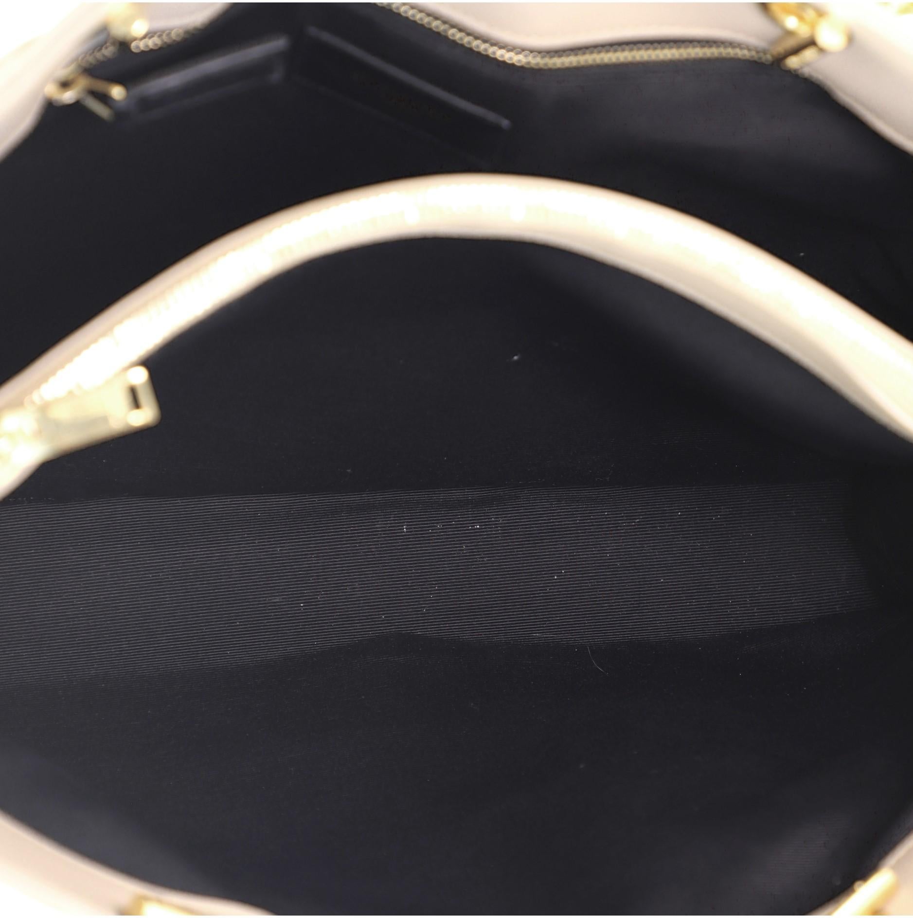 Saint Laurent Klassischer Monogramm-Shopper Matelasse Chevron Leather Large für Damen oder Herren