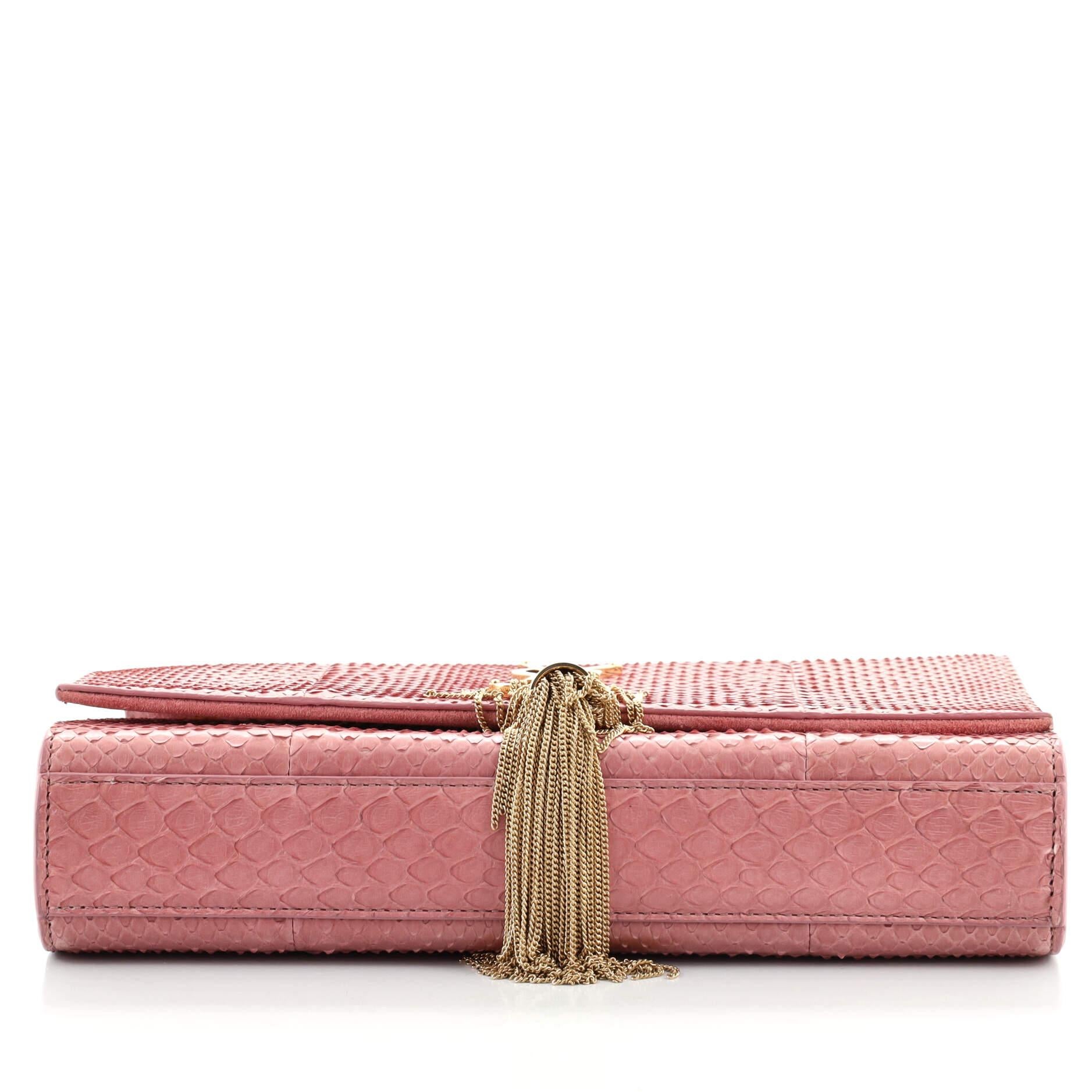 Saint Laurent Klassische Crossbody-Tasche mit Monogramm und Quaste aus geprägtem Python-Etui im Zustand „Gut“ in NY, NY