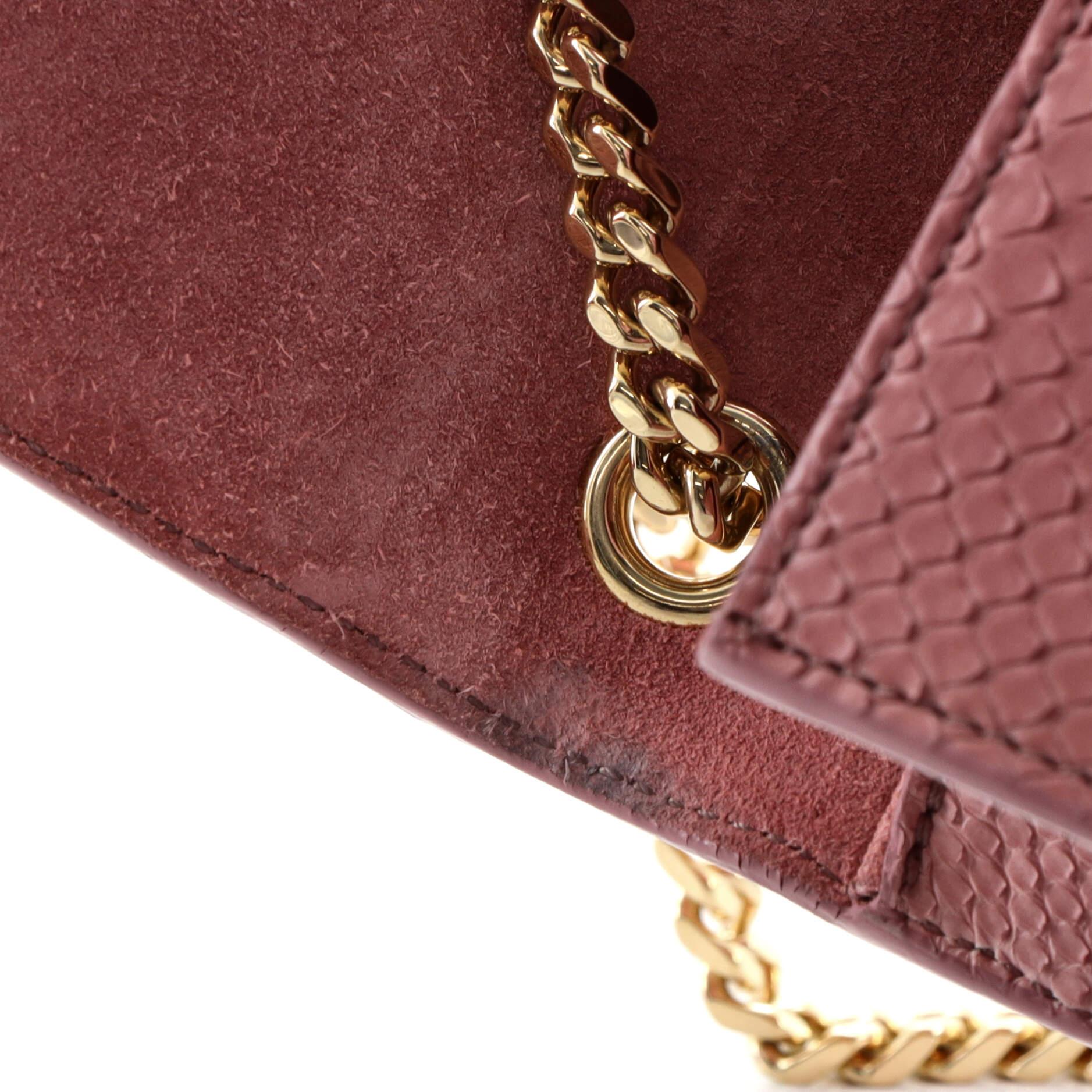 Saint Laurent Klassische Crossbody-Tasche mit Monogramm und Quaste aus geprägtem Python-Etui 2