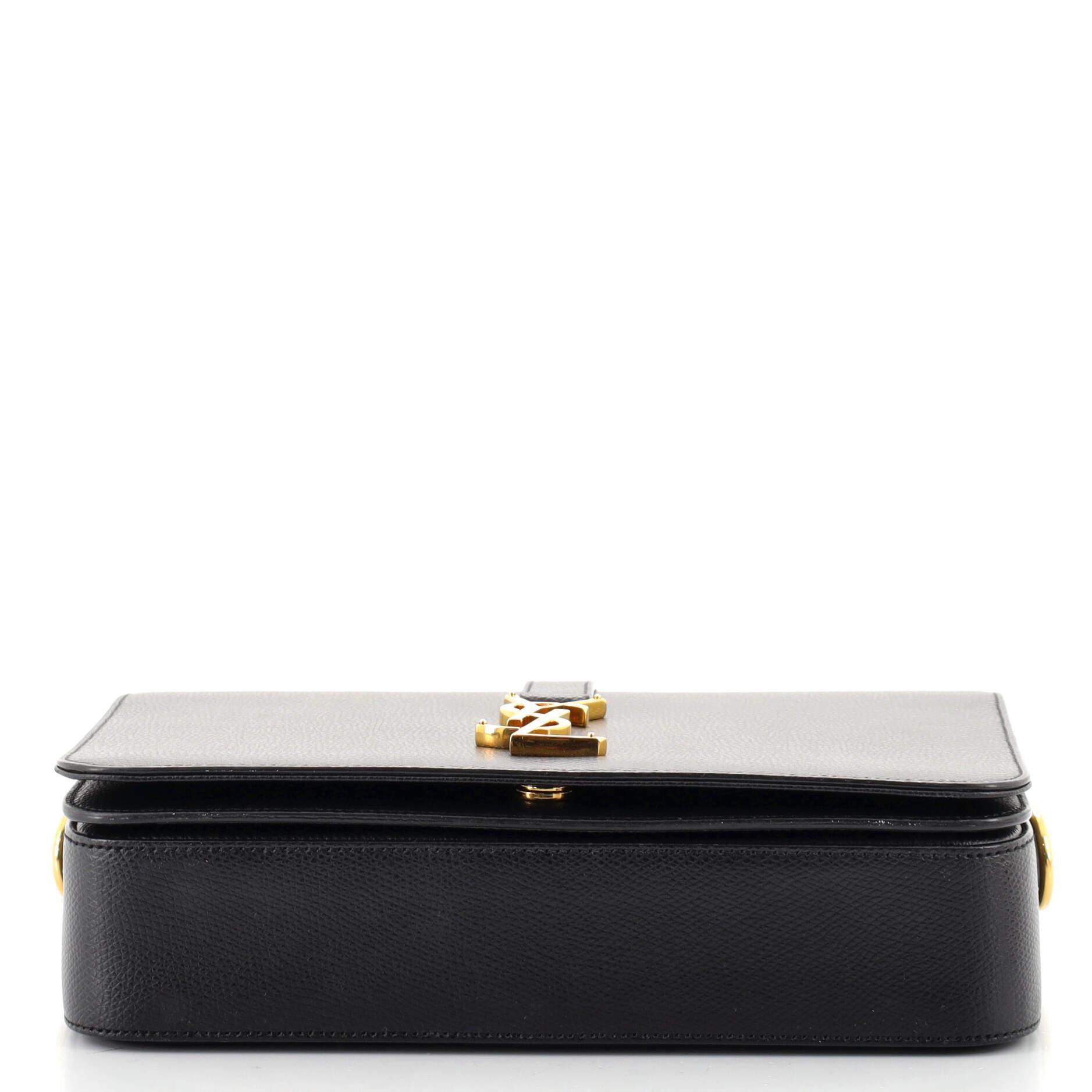Saint Laurent Klassische Universite Messenger Bag aus Leder mit Monogramm Medium im Zustand „Gut“ in NY, NY