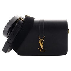 Saint Laurent Klassische Universite Messenger Bag aus Leder mit Monogramm Medium